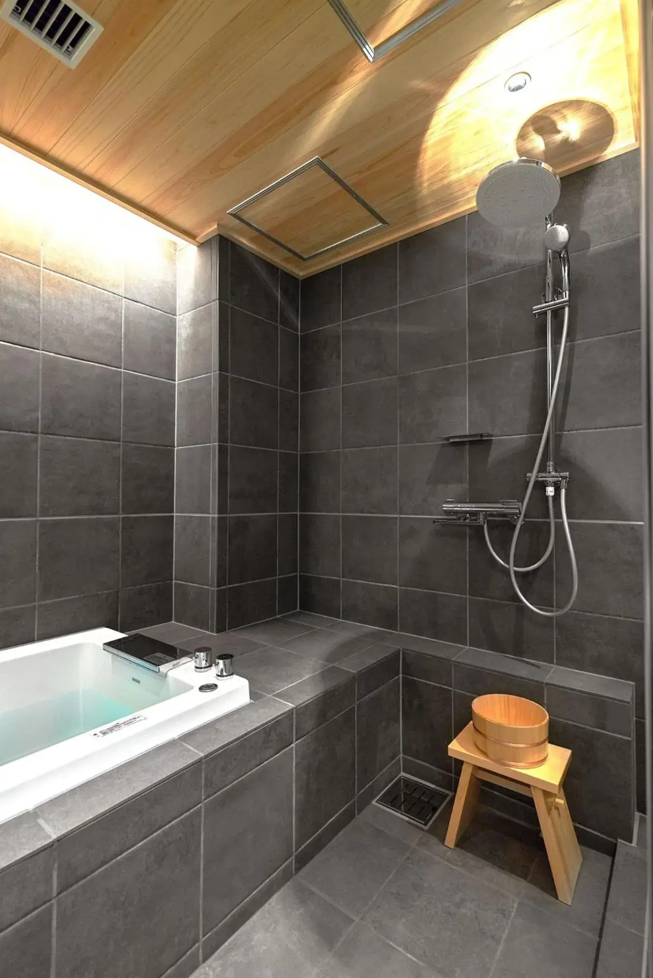 Shower in Minn Kanazawa Shower in Minn Kanazawa