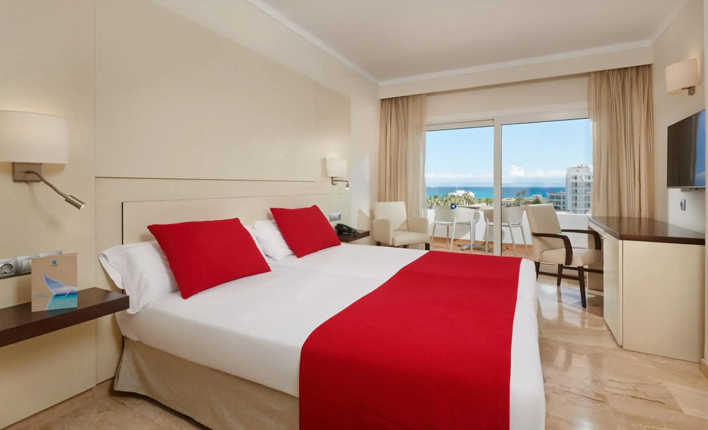 Bed in Grupotel Montecarlo Bed in Grupotel Montecarlo