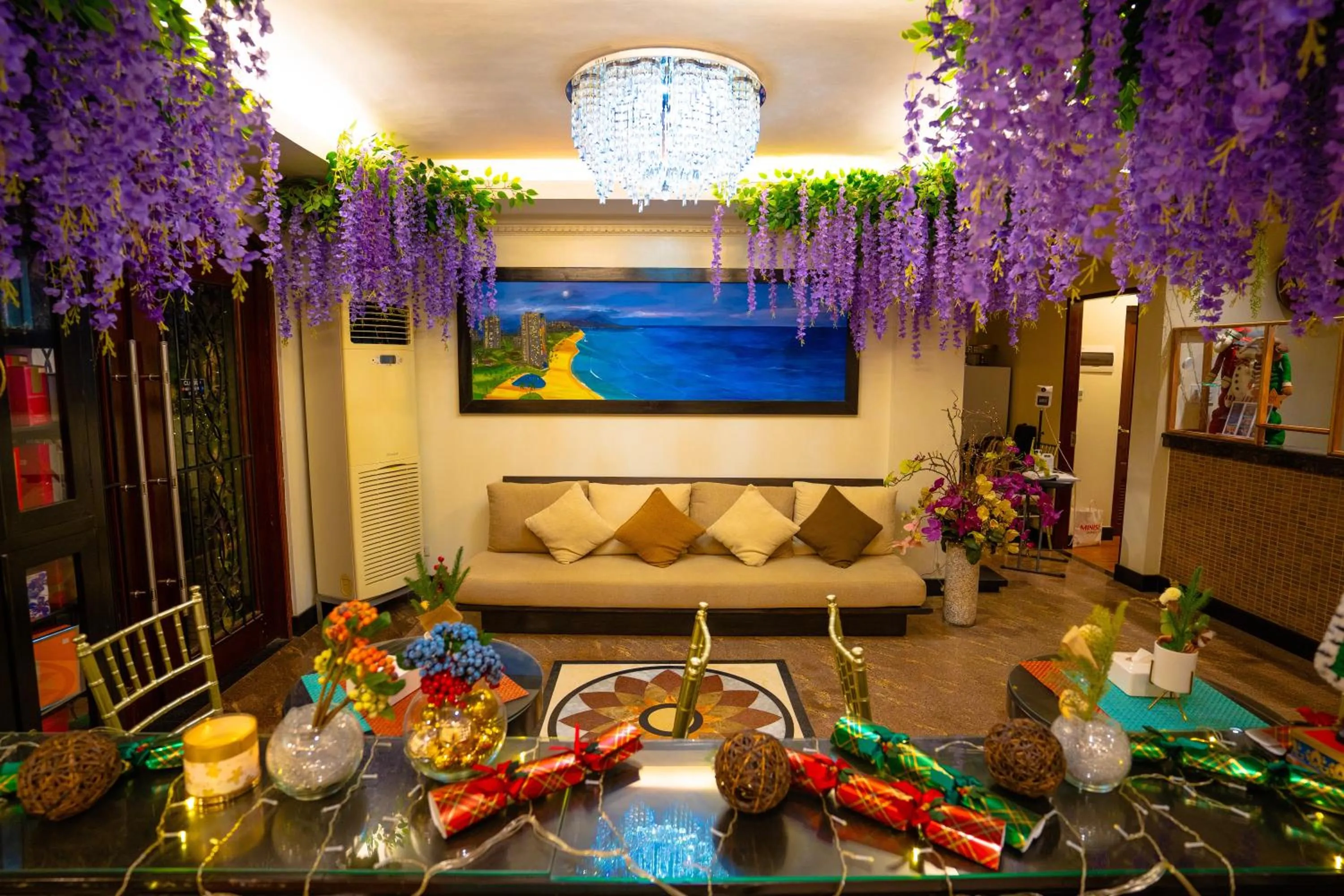 Seating area in West Loch Park Hotel Vigan