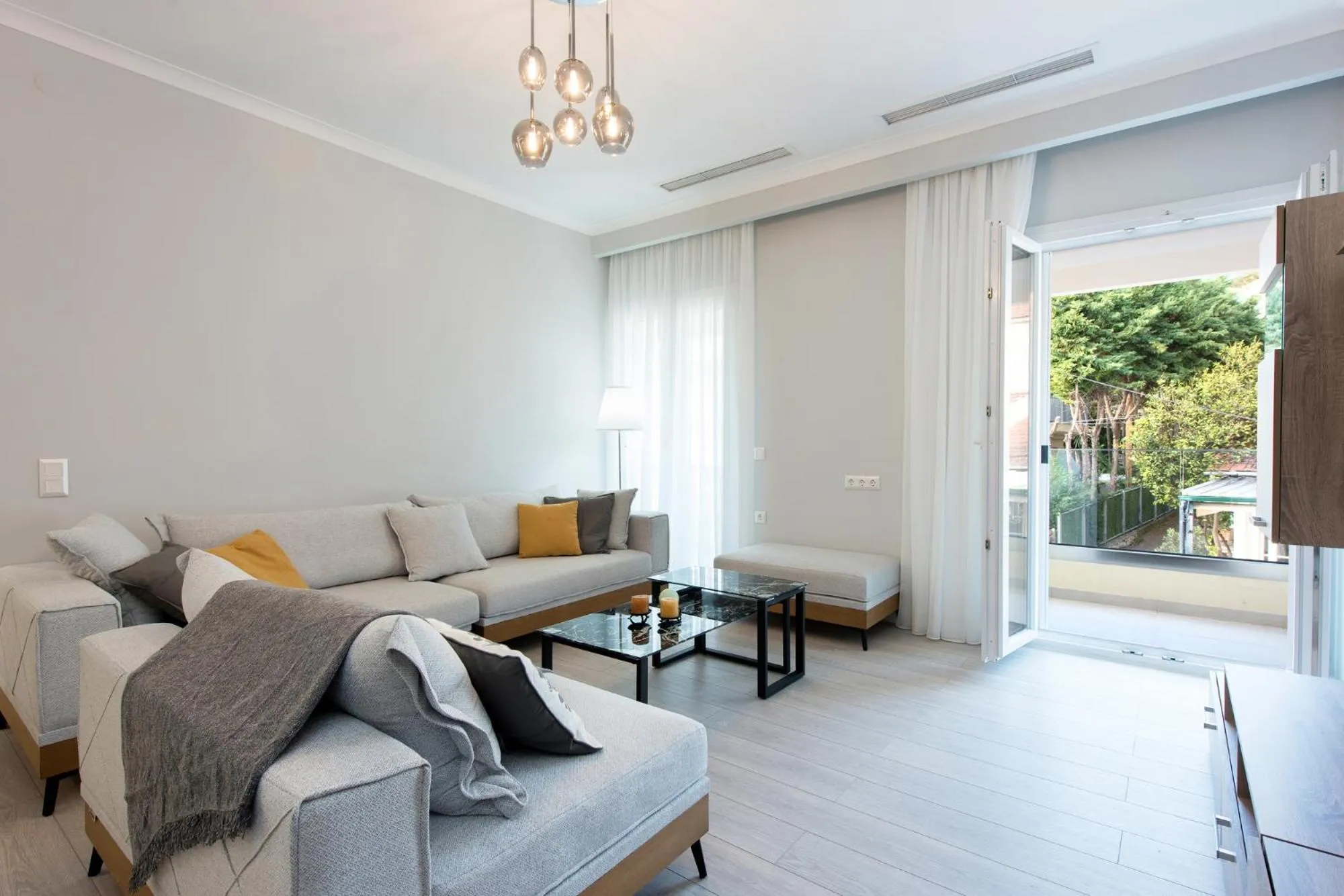 Living room in Pelagia Apartment by Kormaris