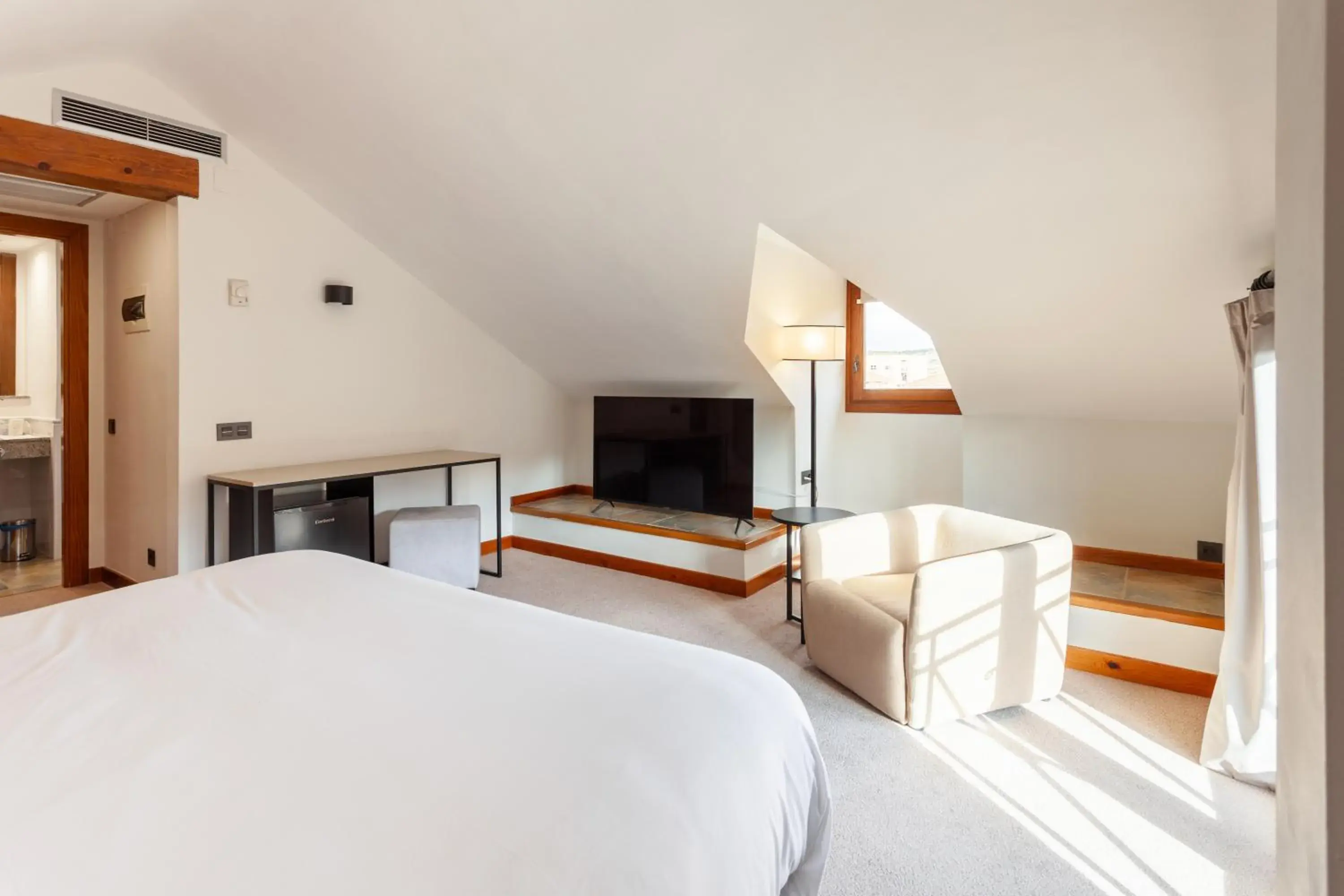 Twin Room - Attic in DWO Rioja Wine Hotel Twin Room - Attic in DWO Rioja Wine Hotel
