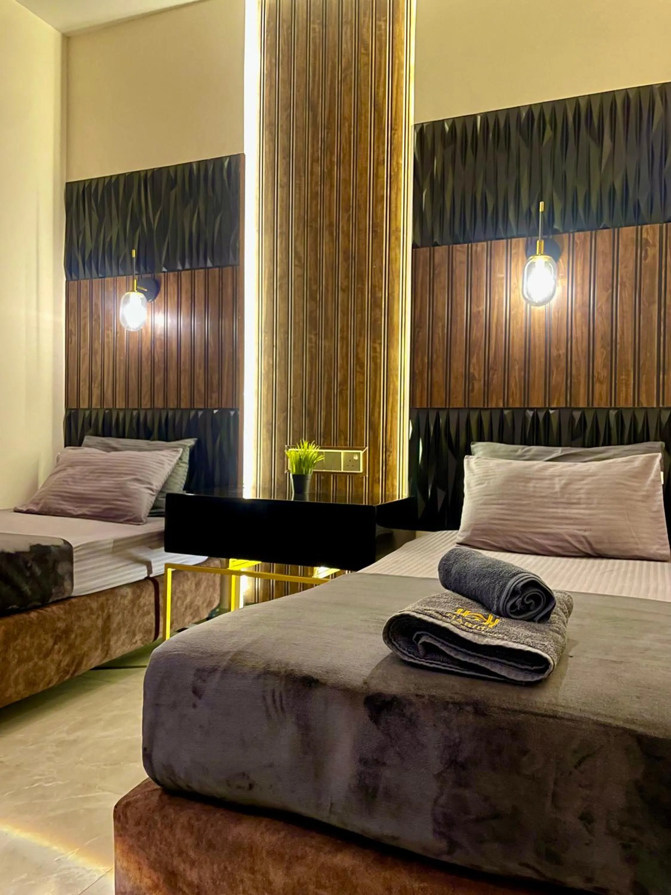 Deluxe Twin Room in Habibi Hostel & Restaurant