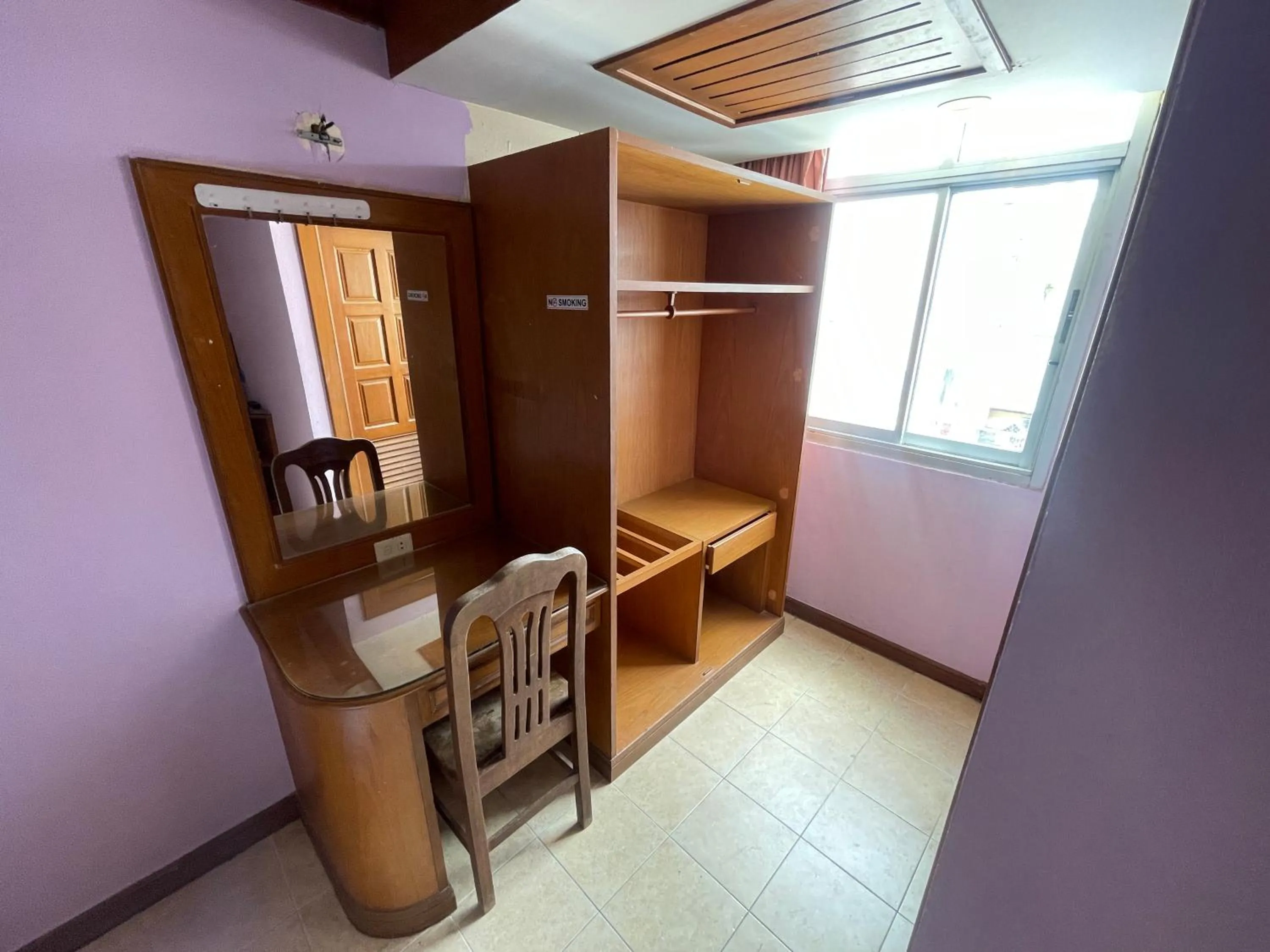 wardrobe in Talya Patong Hotel