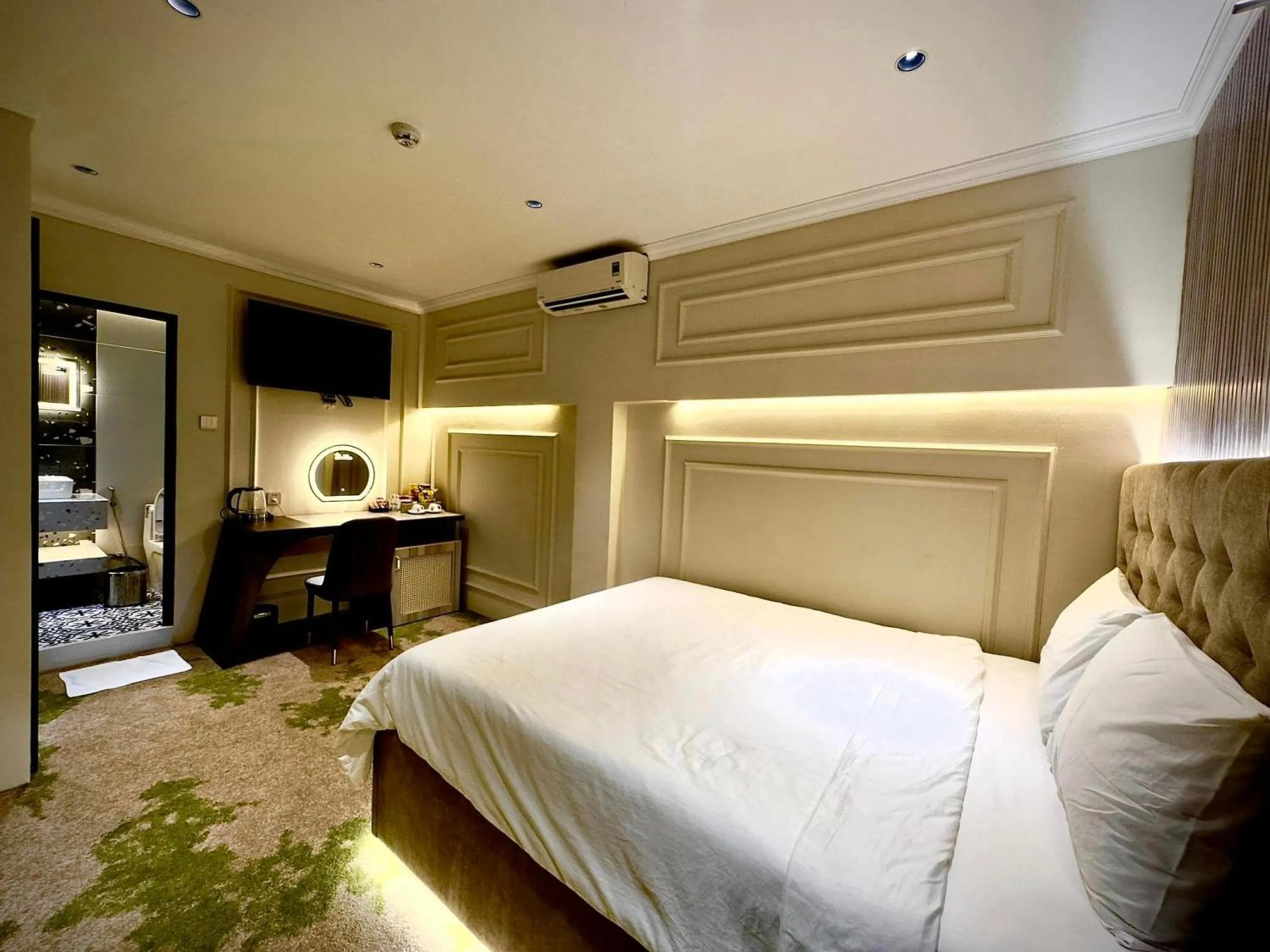 Photo of the whole room, Bed in Phước Hưng 3 Hotel