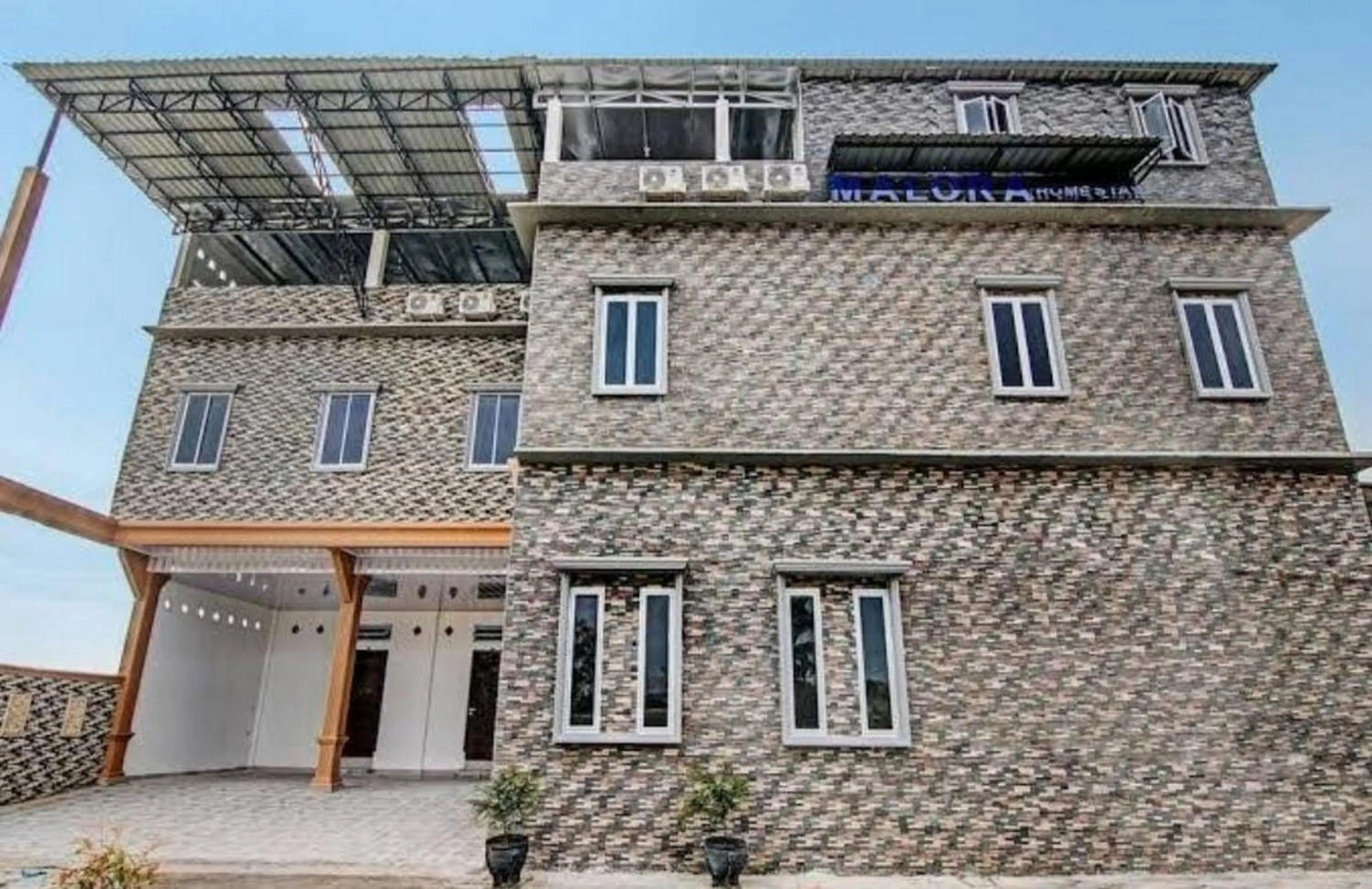 Property building in RedDoorz near Parit Indah Pekanbaru