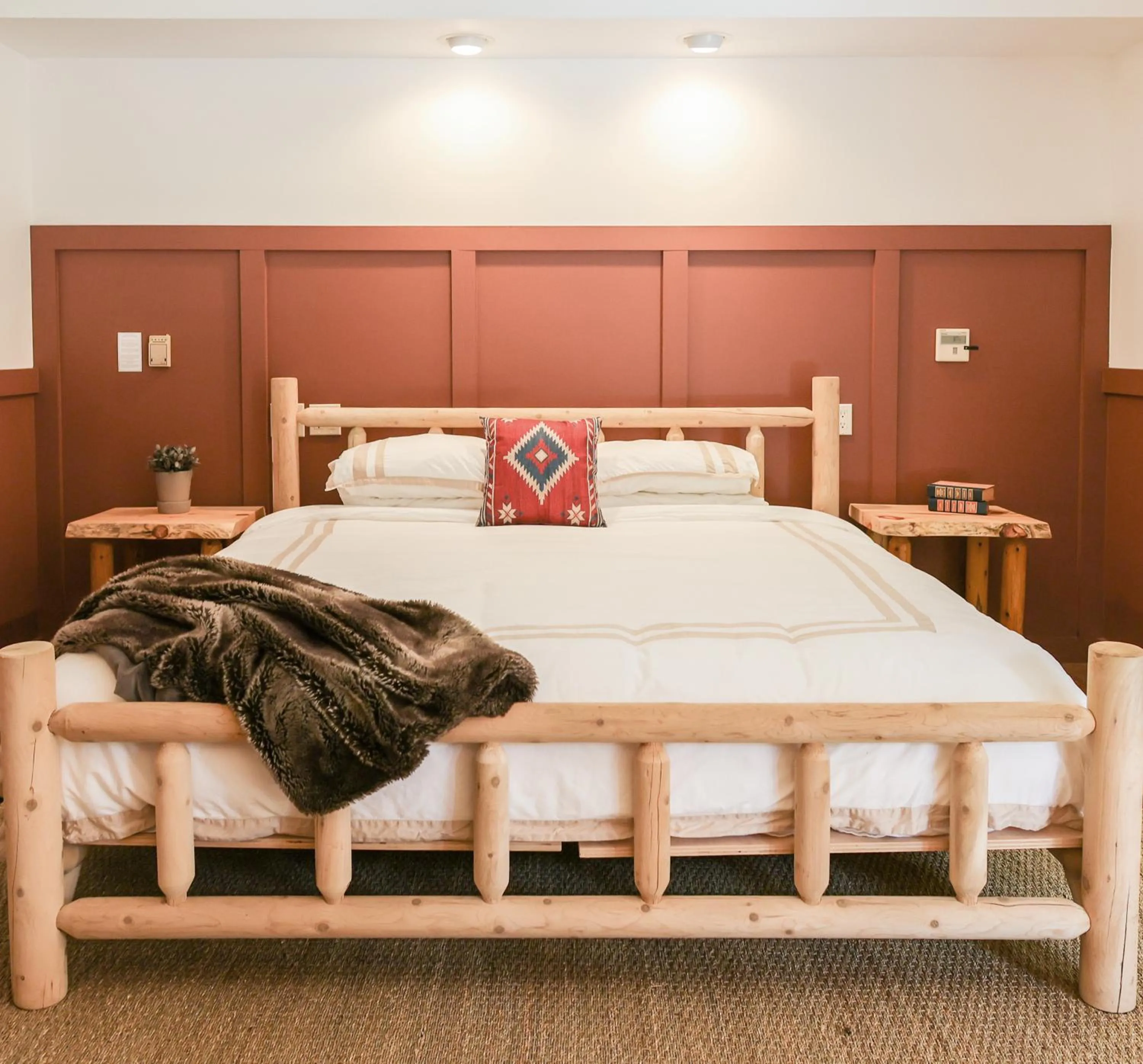 Bed in Outland Chalet & Suites Great Smoky Mountains