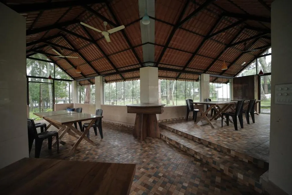 Restaurant/places to eat in Green Park Resort