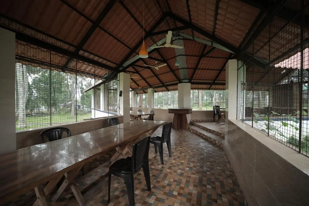 Restaurant/places to eat in Green Park Resort