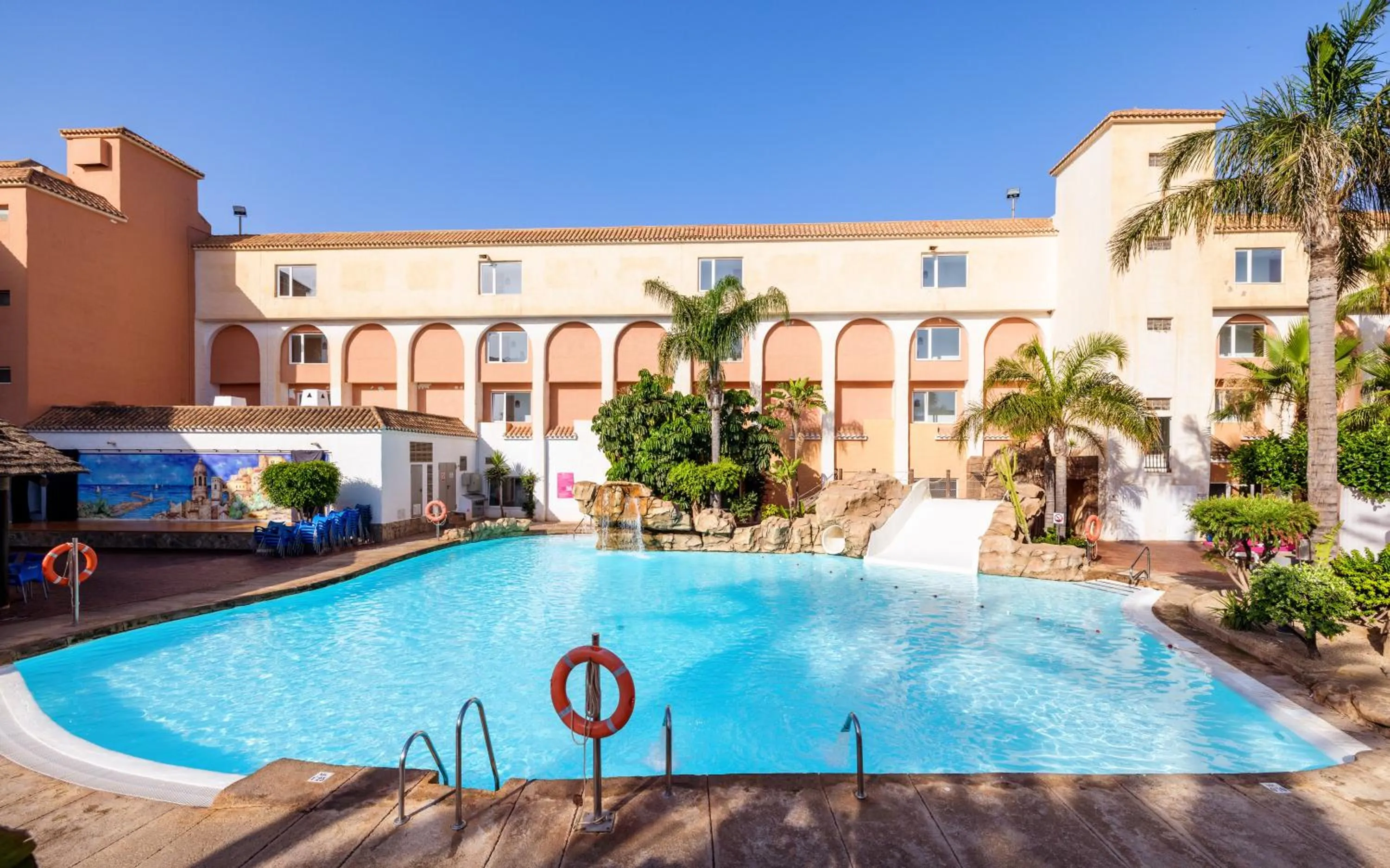 Property building in Diver Roquetas