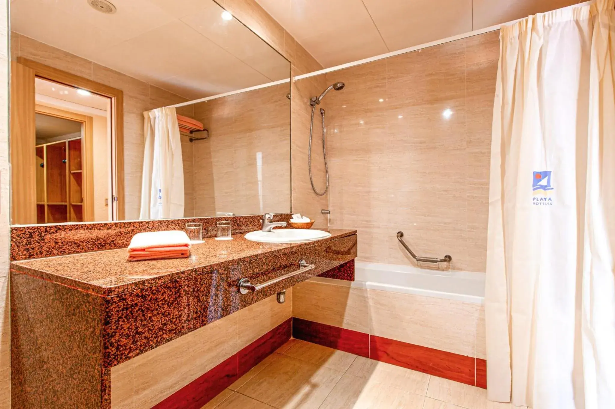 Double Room with Extra Bed (3 Adults) in Diver Roquetas Double Room with Extra Bed (3 Adults) in Diver Roquetas