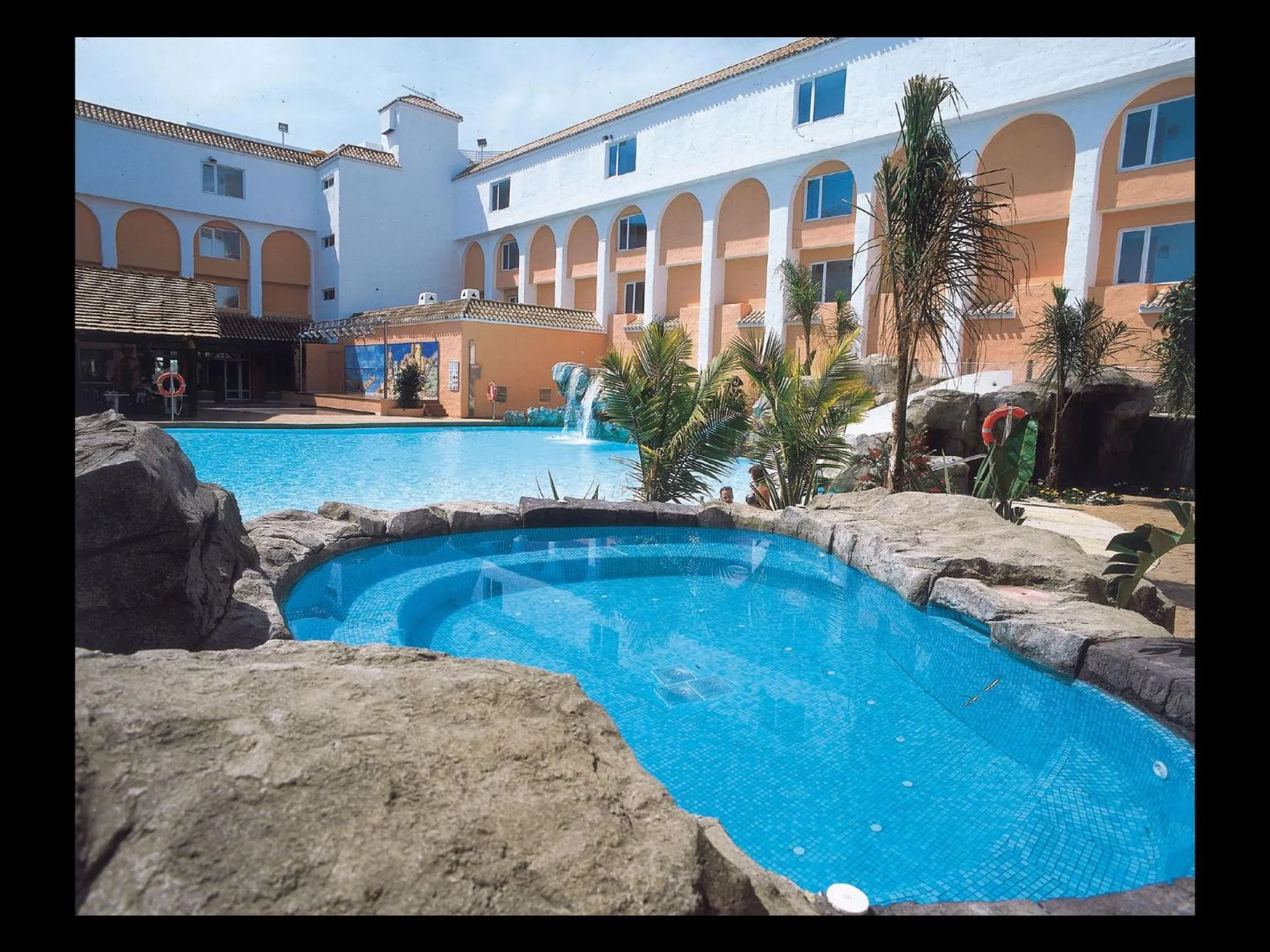 Swimming pool in Diver Roquetas