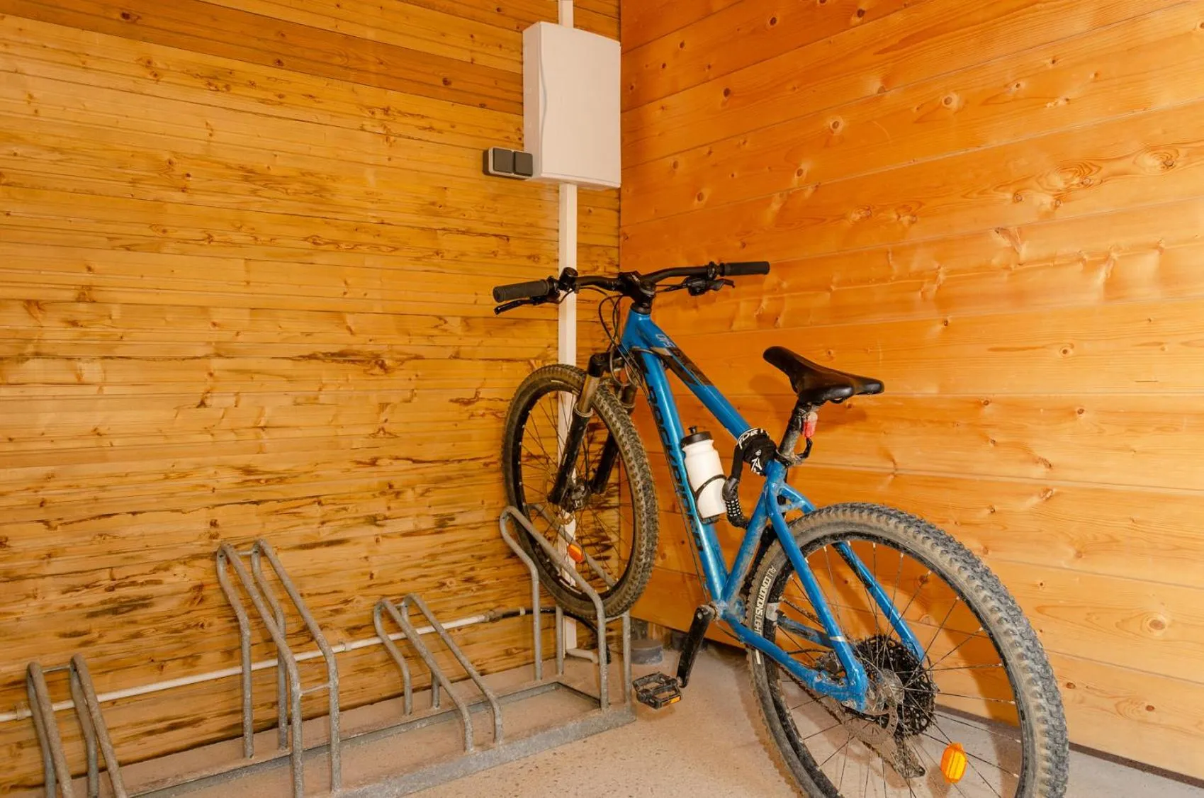 Cycling in Hotel Medes II