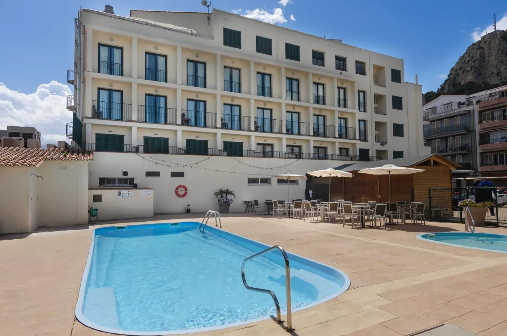 Swimming pool in Hotel Medes II Swimming pool in Hotel Medes II