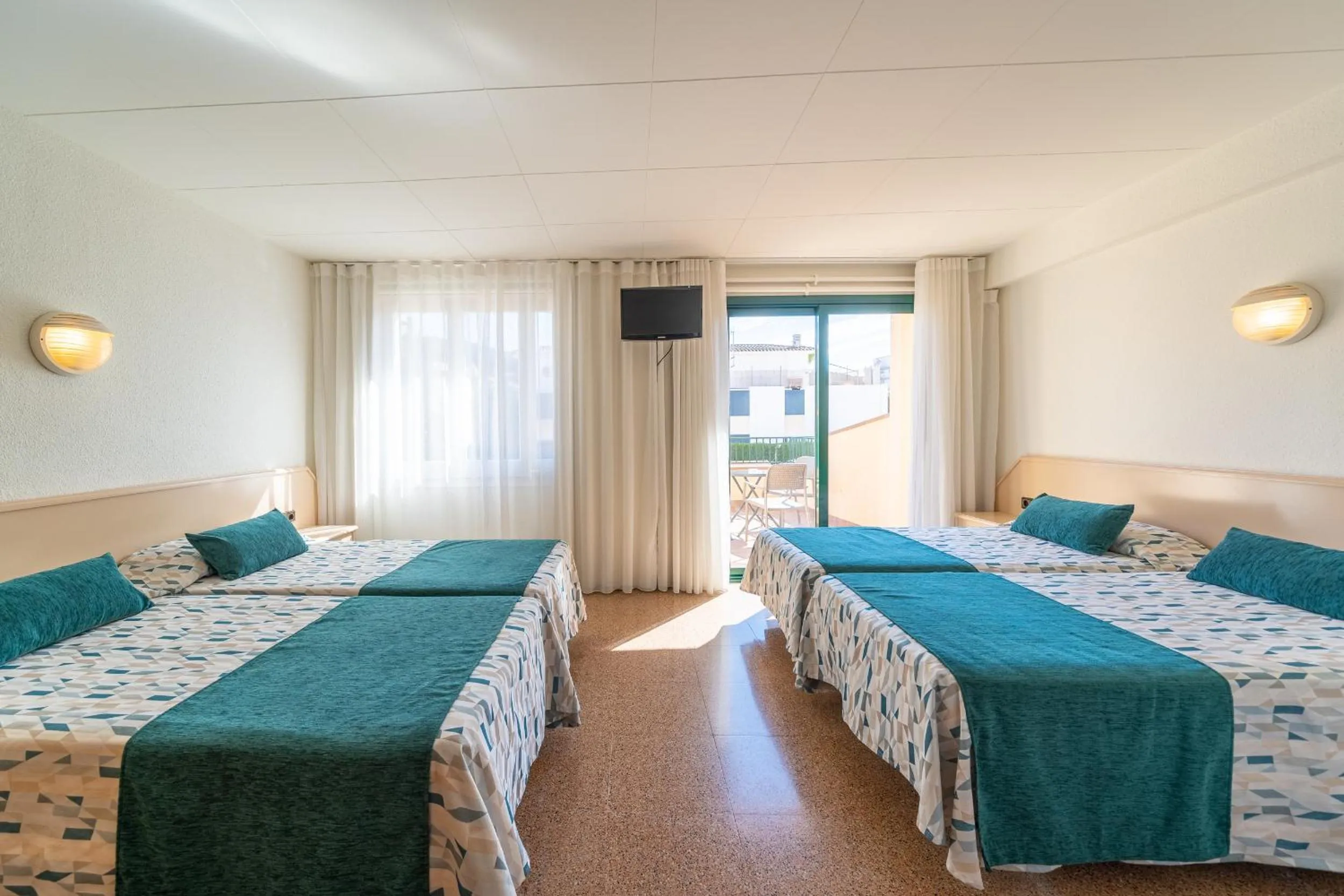 Photo of the whole room, Bed in Hotel Medes II