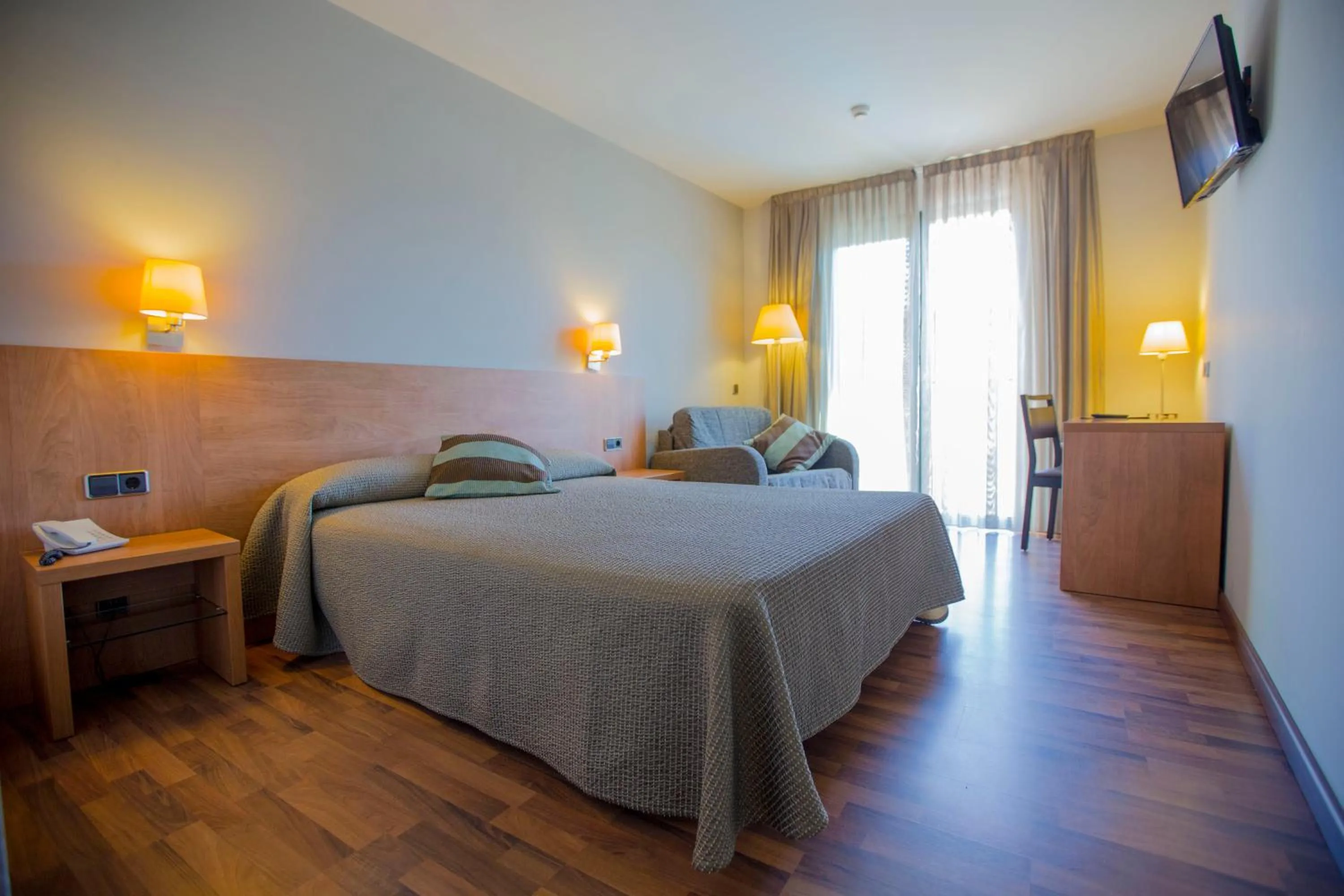 Photo of the whole room, Bed in Hotel Medes II