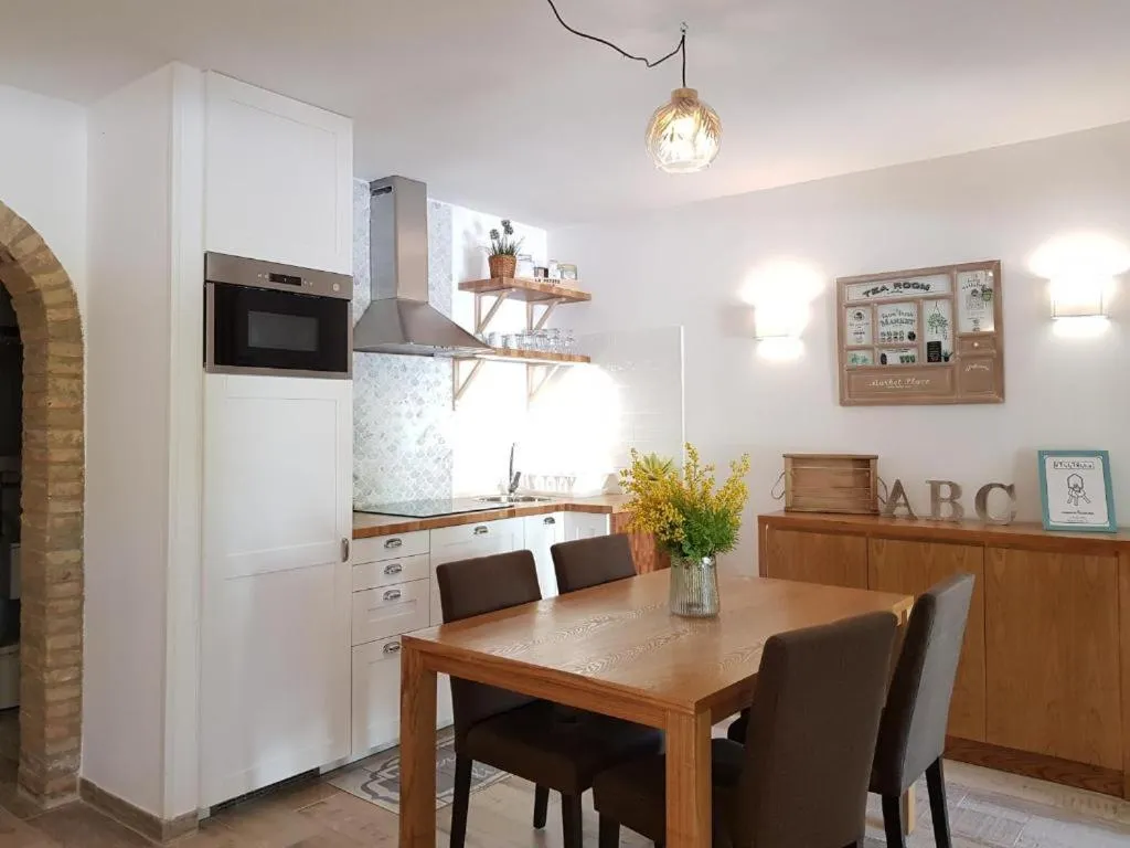 Kitchen or kitchenette in MR Hotelet de la Raconà & Apartments