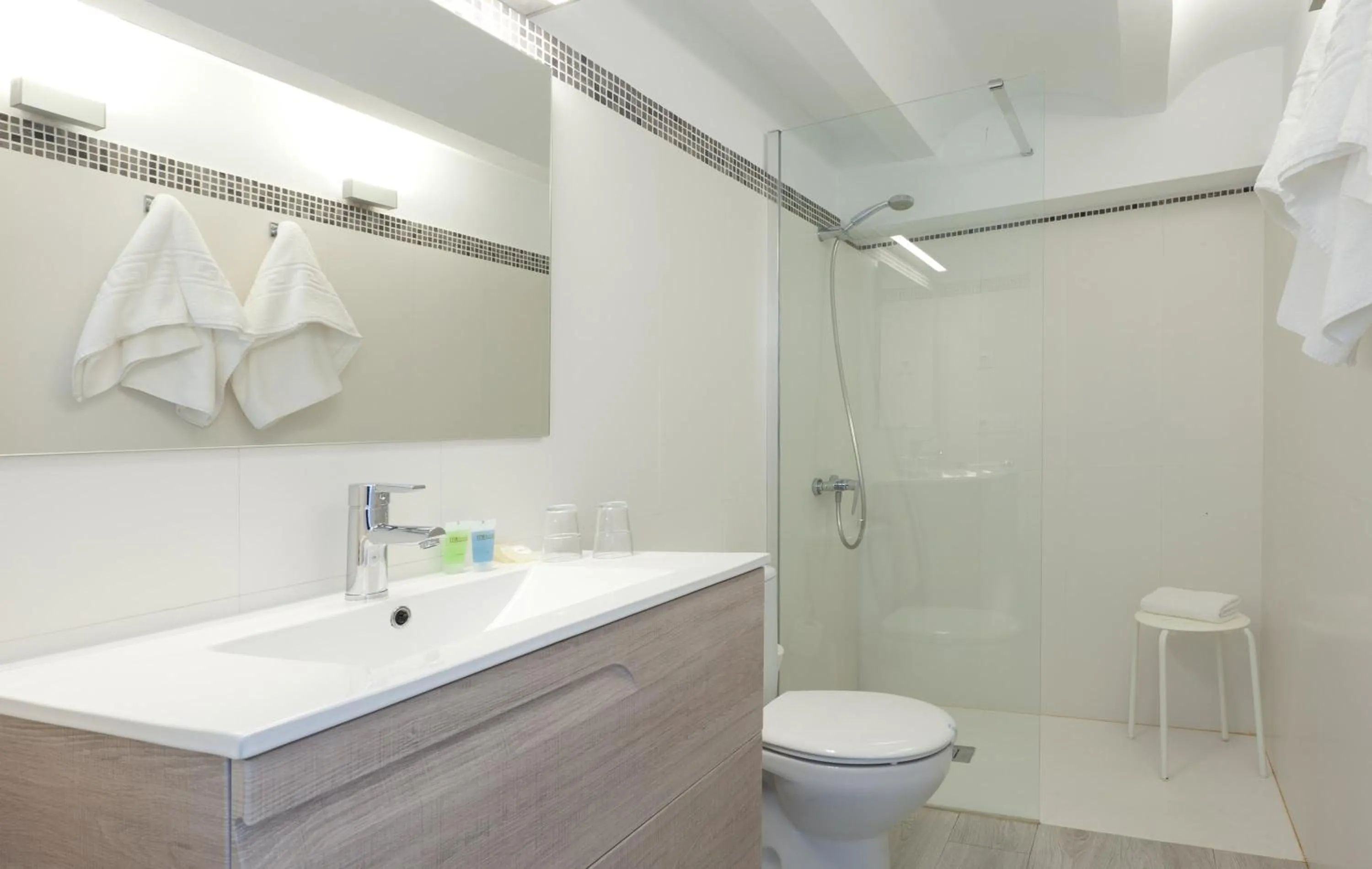 Bathroom in MR Hotelet de la Raconà & Apartments