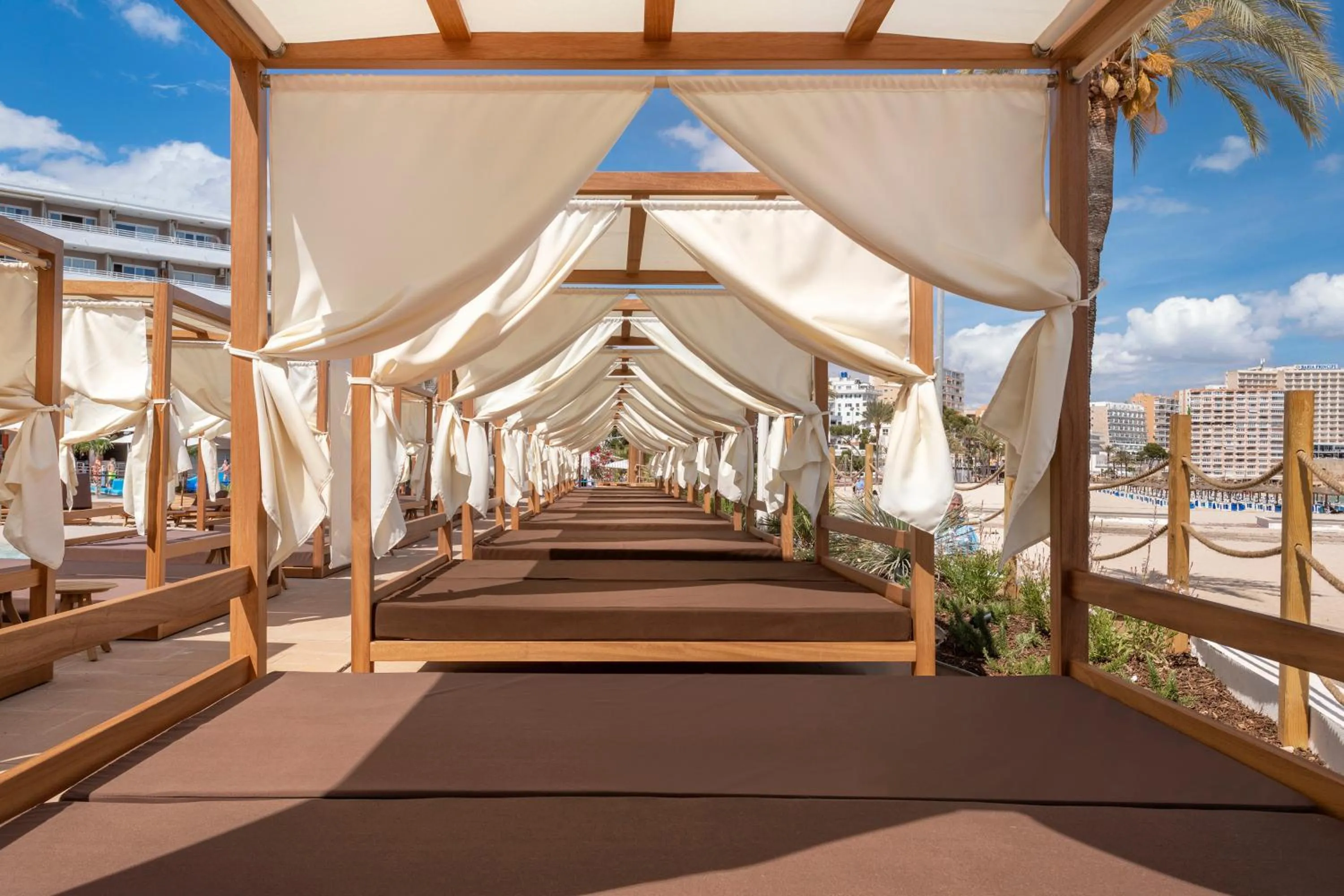 Day in INNSiDE by Meliá Wave Calviá