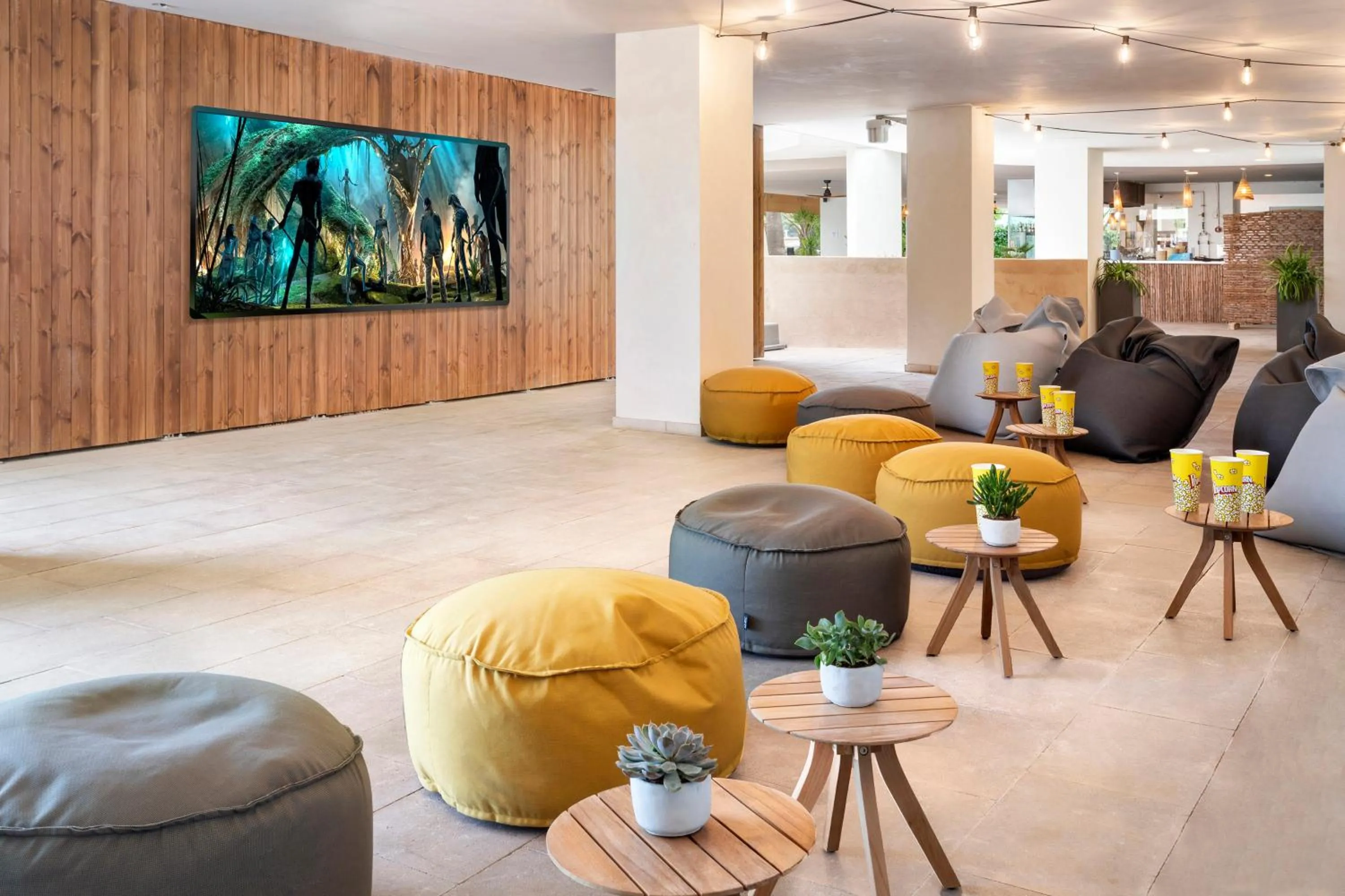 Communal lounge/ TV room in INNSiDE by Meliá Wave Calviá