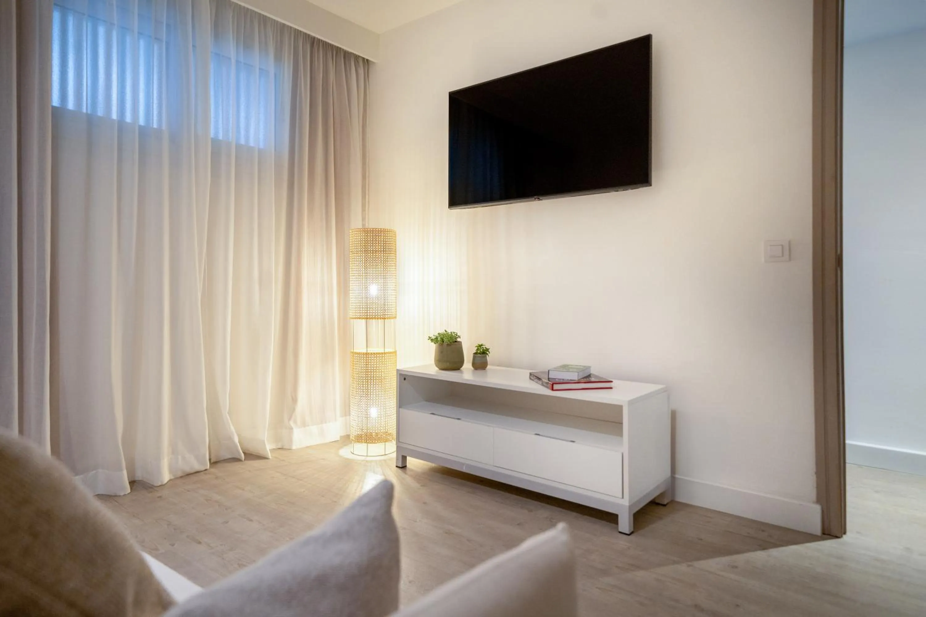 TV and multimedia in INNSiDE by Meliá Wave Calviá