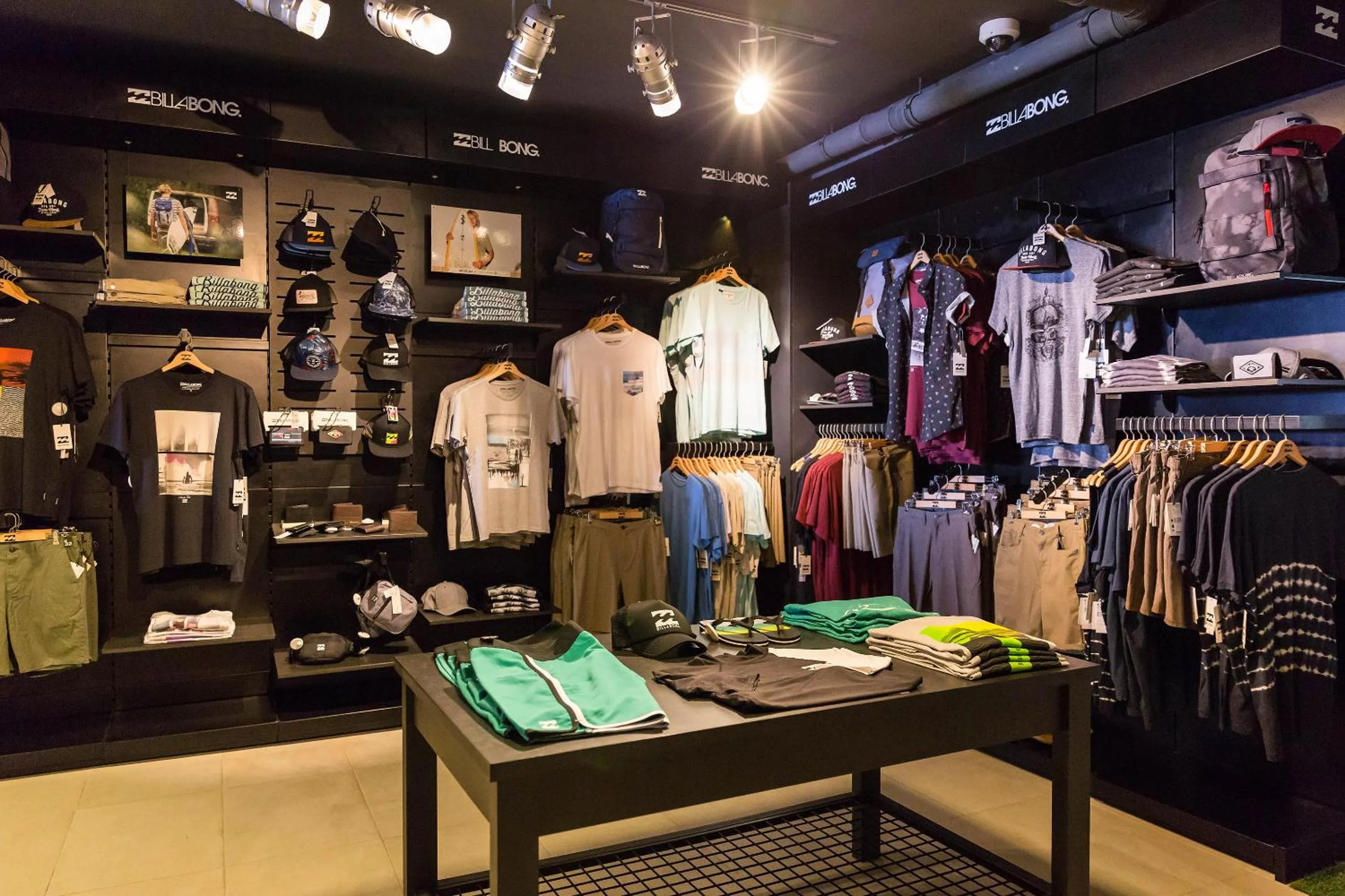 On-site shops in INNSiDE by Meliá Wave Calviá