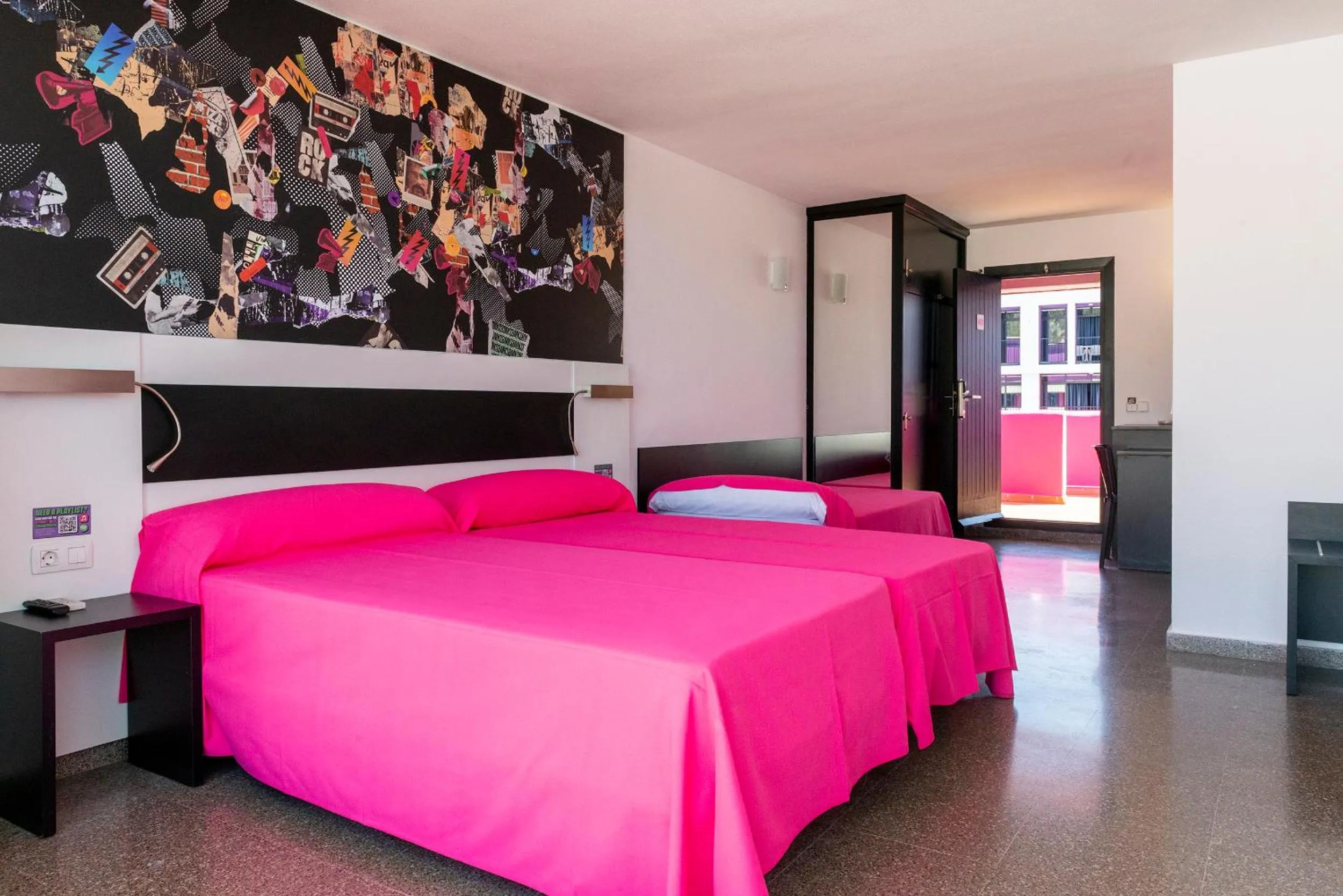 Bed in Ibiza Rocks Hotel - Adults Only