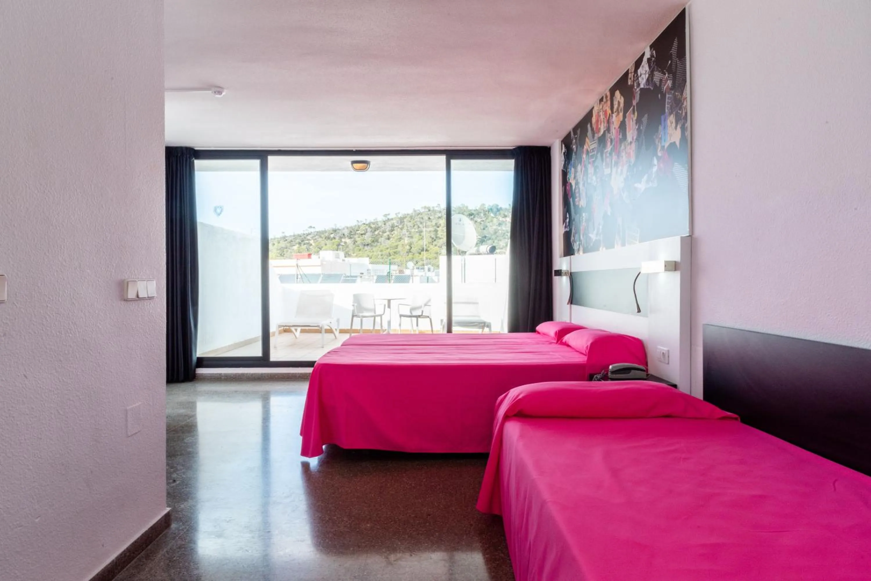 Bed in Ibiza Rocks Hotel - Adults Only