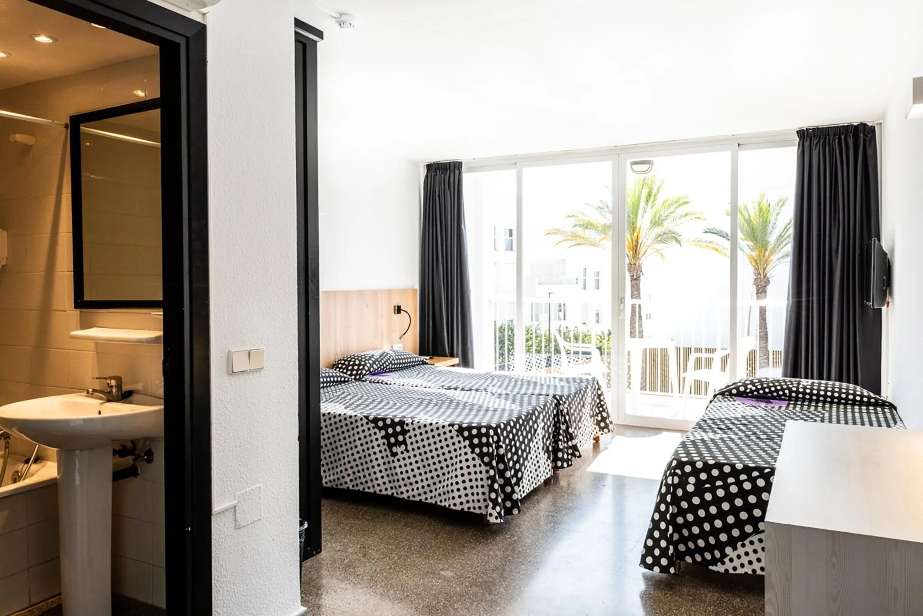 Bed in Ibiza Rocks Hotel - Adults Only