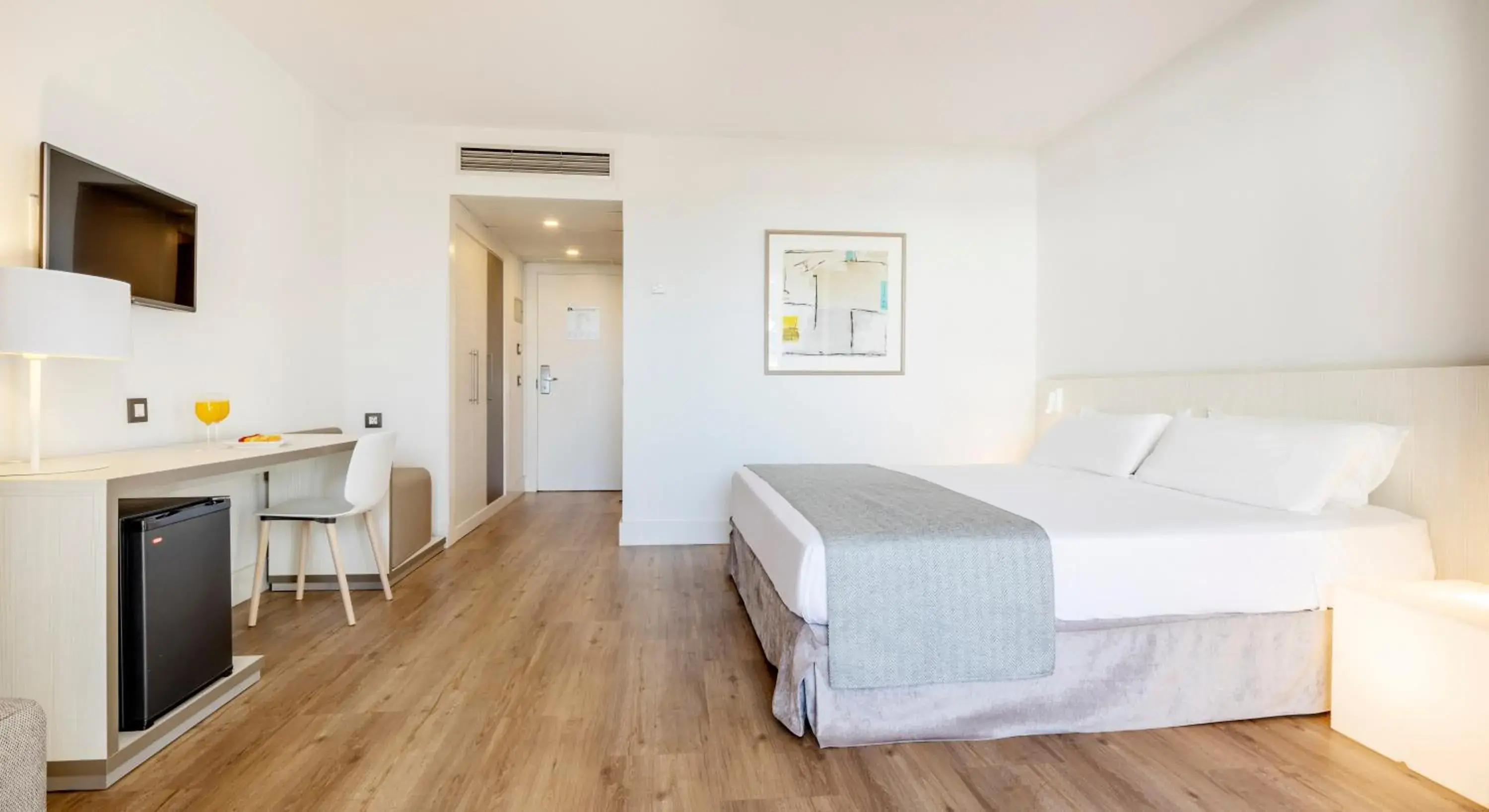 Photo of the whole room, Bed in Ilunion Islantilla Photo of the whole room, Bed in Ilunion Islantilla