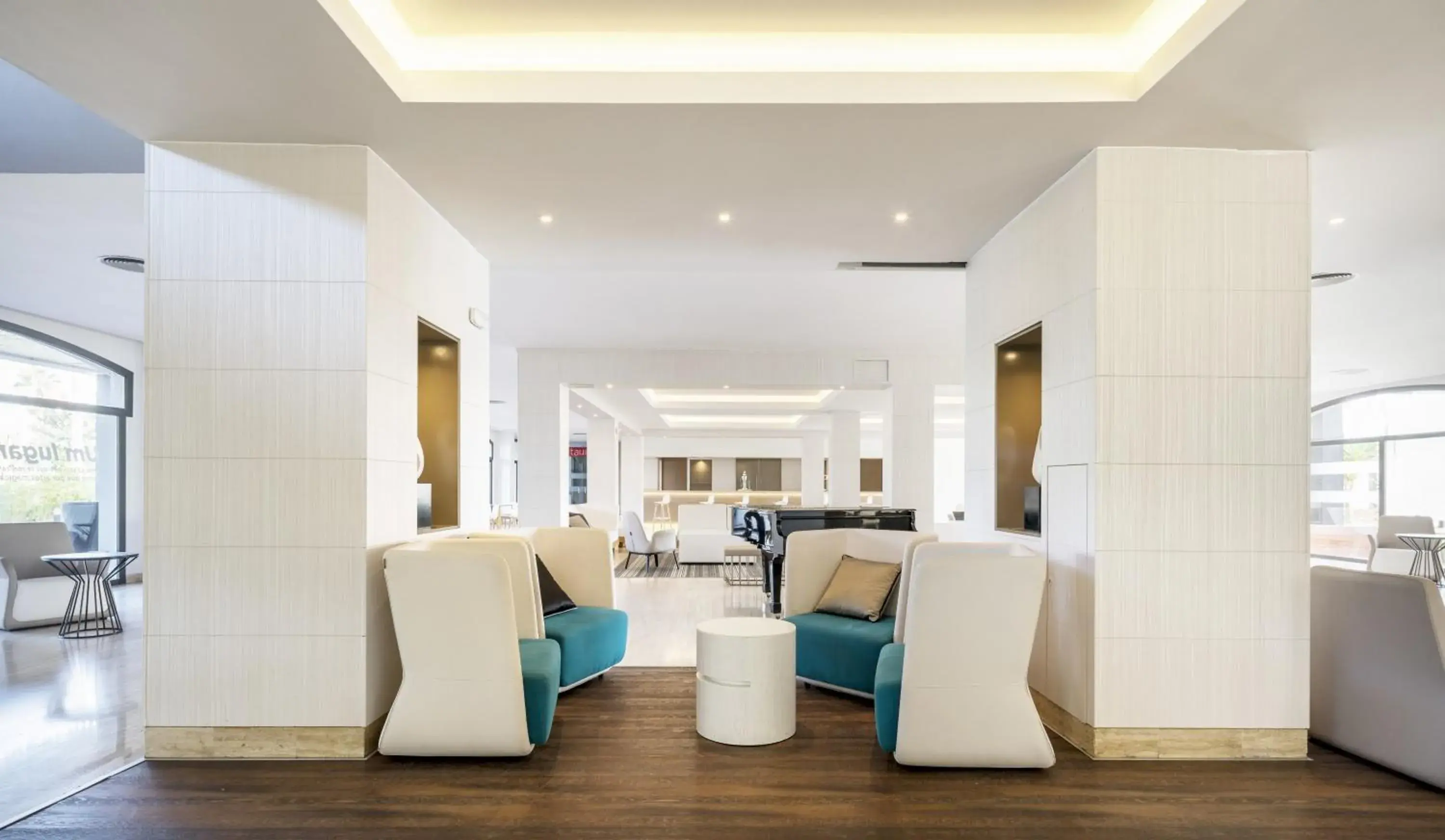 Lounge or bar in Ilunion Islantilla Lounge or bar in Ilunion Islantilla