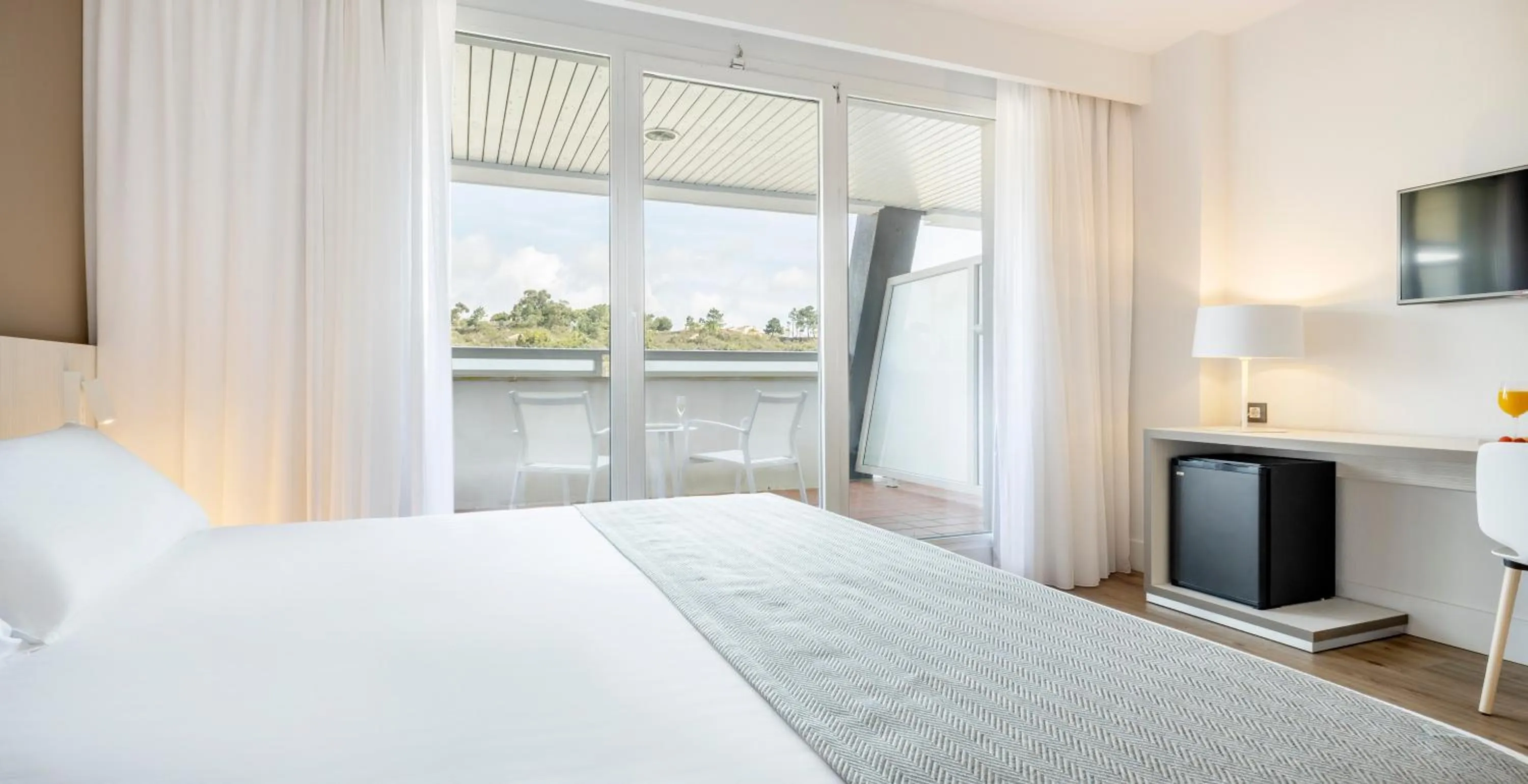 Photo of the whole room, Bed in Ilunion Islantilla