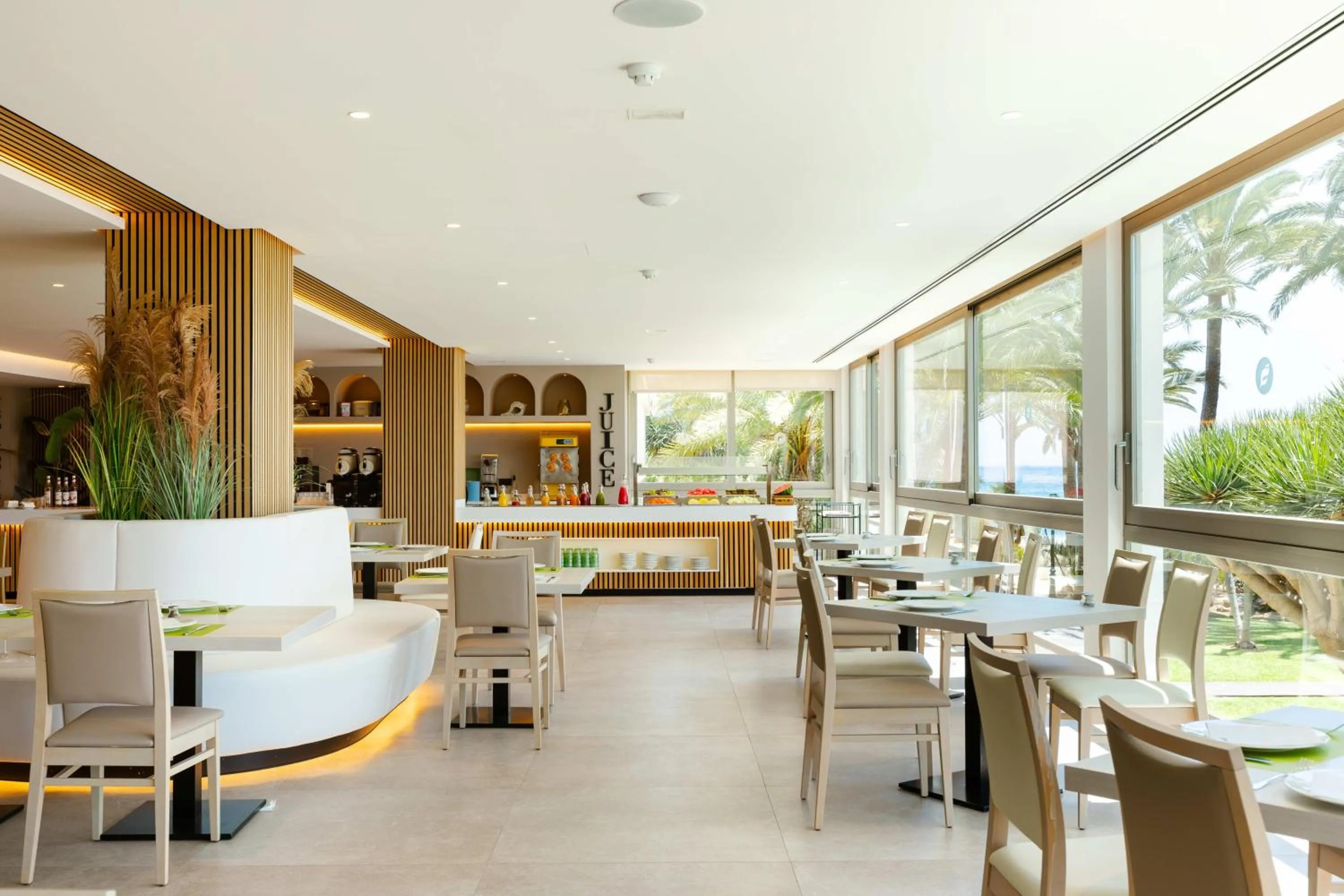 Restaurant/places to eat in THB Los Molinos - Adults Only