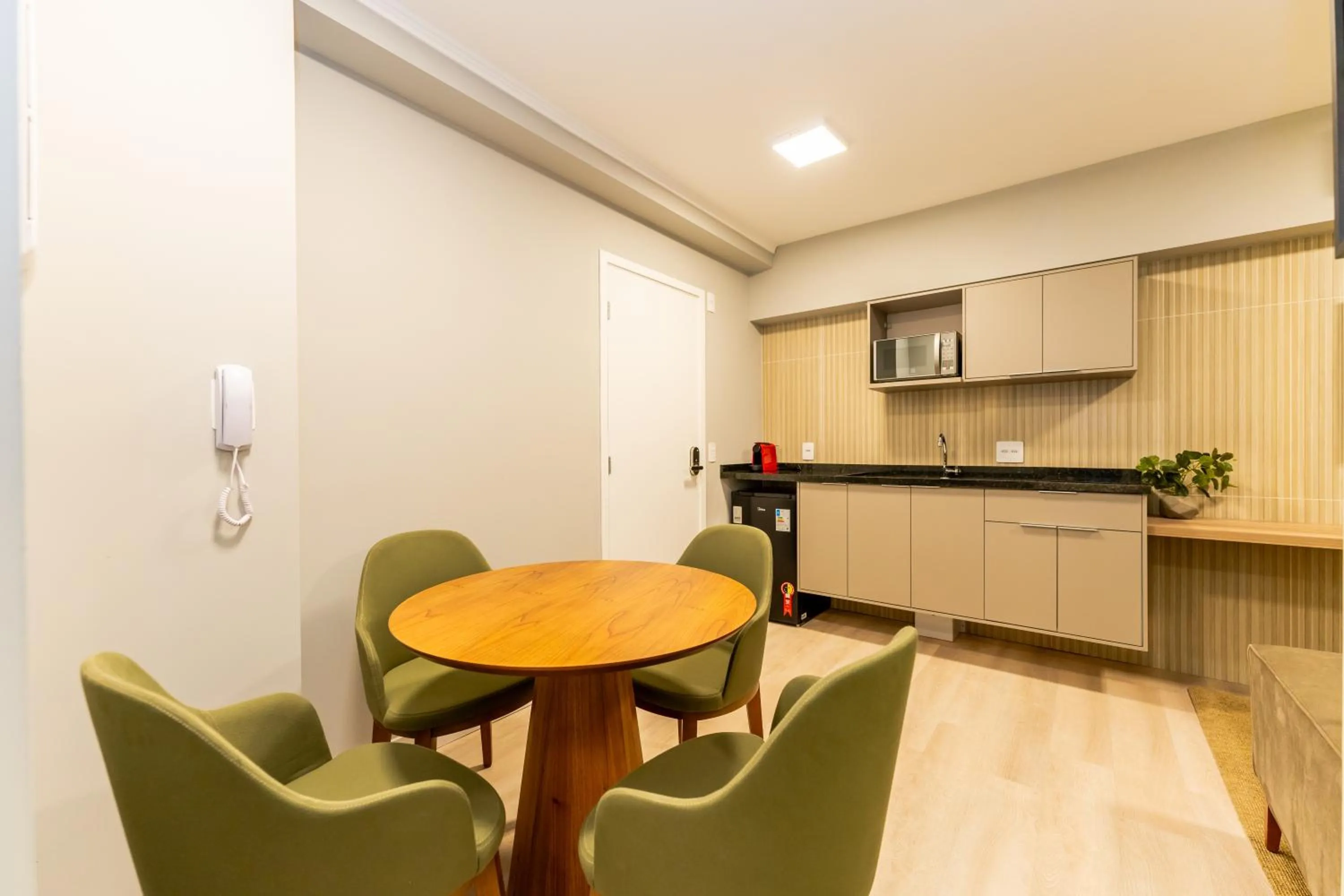 Kitchen or kitchenette in Apartamentos Studio Allure Moema - Com café da manhã e Valet opcional, Recepção 24 horas