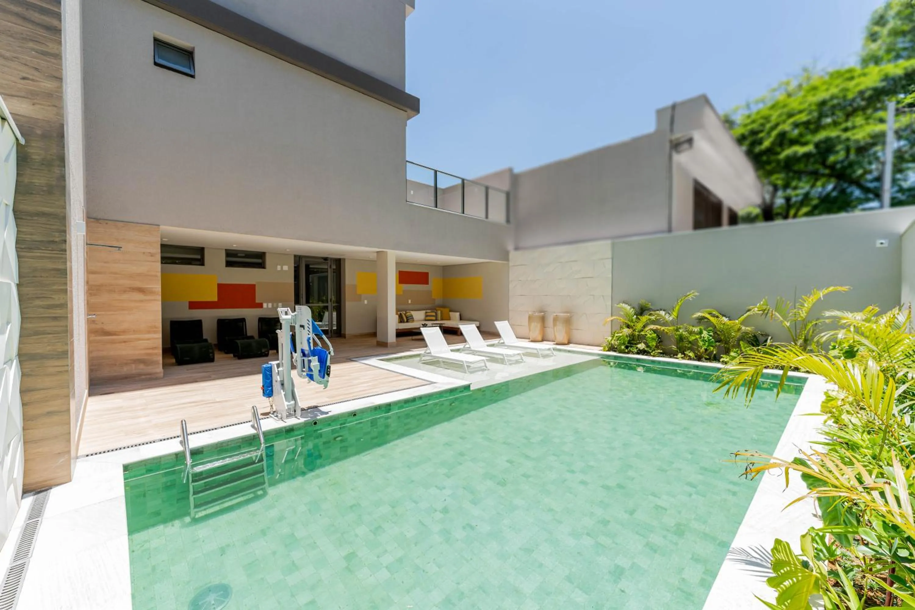 Swimming pool in Apartamentos Studio Allure Moema - Com café da manhã e Valet opcional, Recepção 24 horas