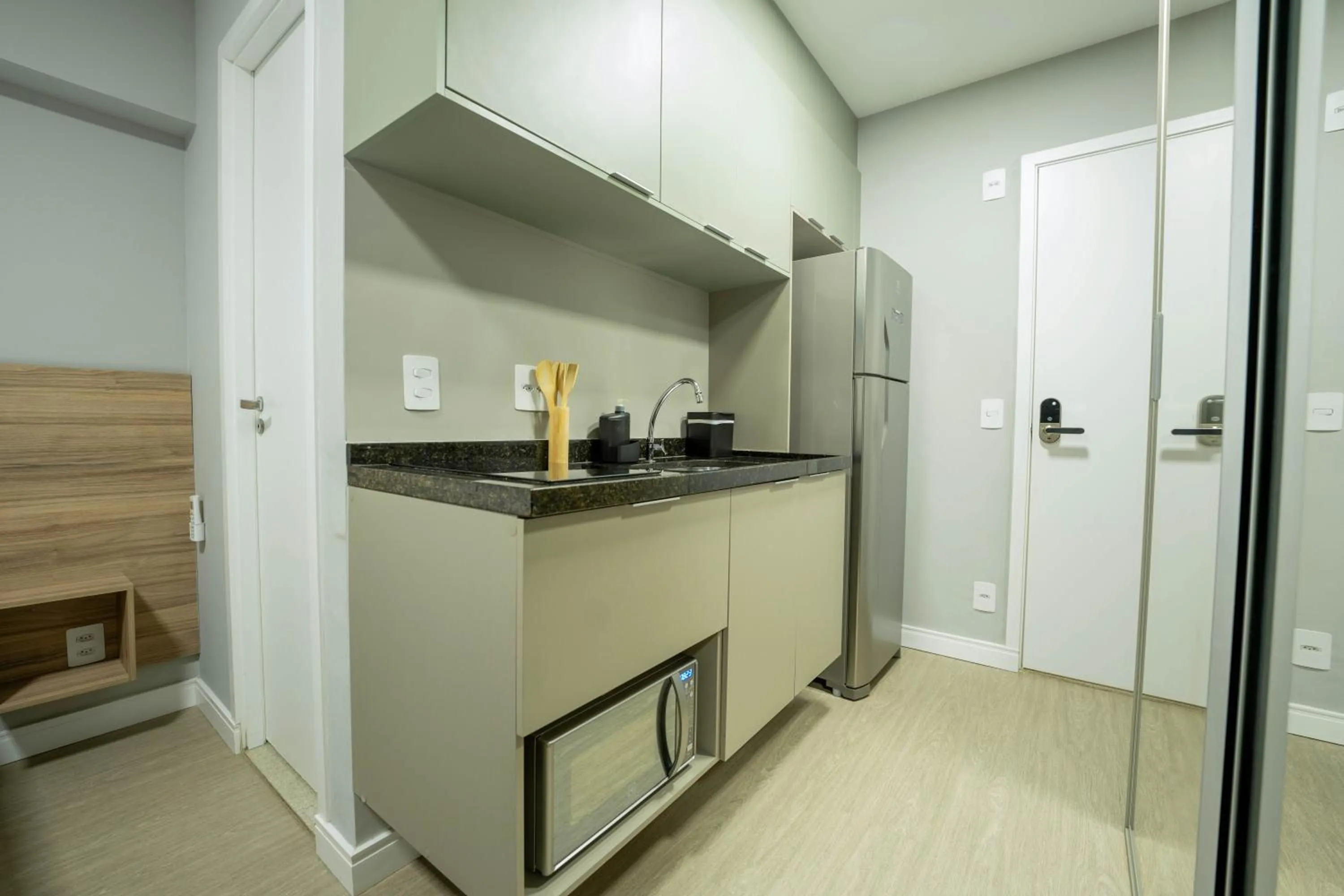 Kitchen or kitchenette in Apartamentos Studio Allure Moema - Com café da manhã e Valet opcional, Recepção 24 horas