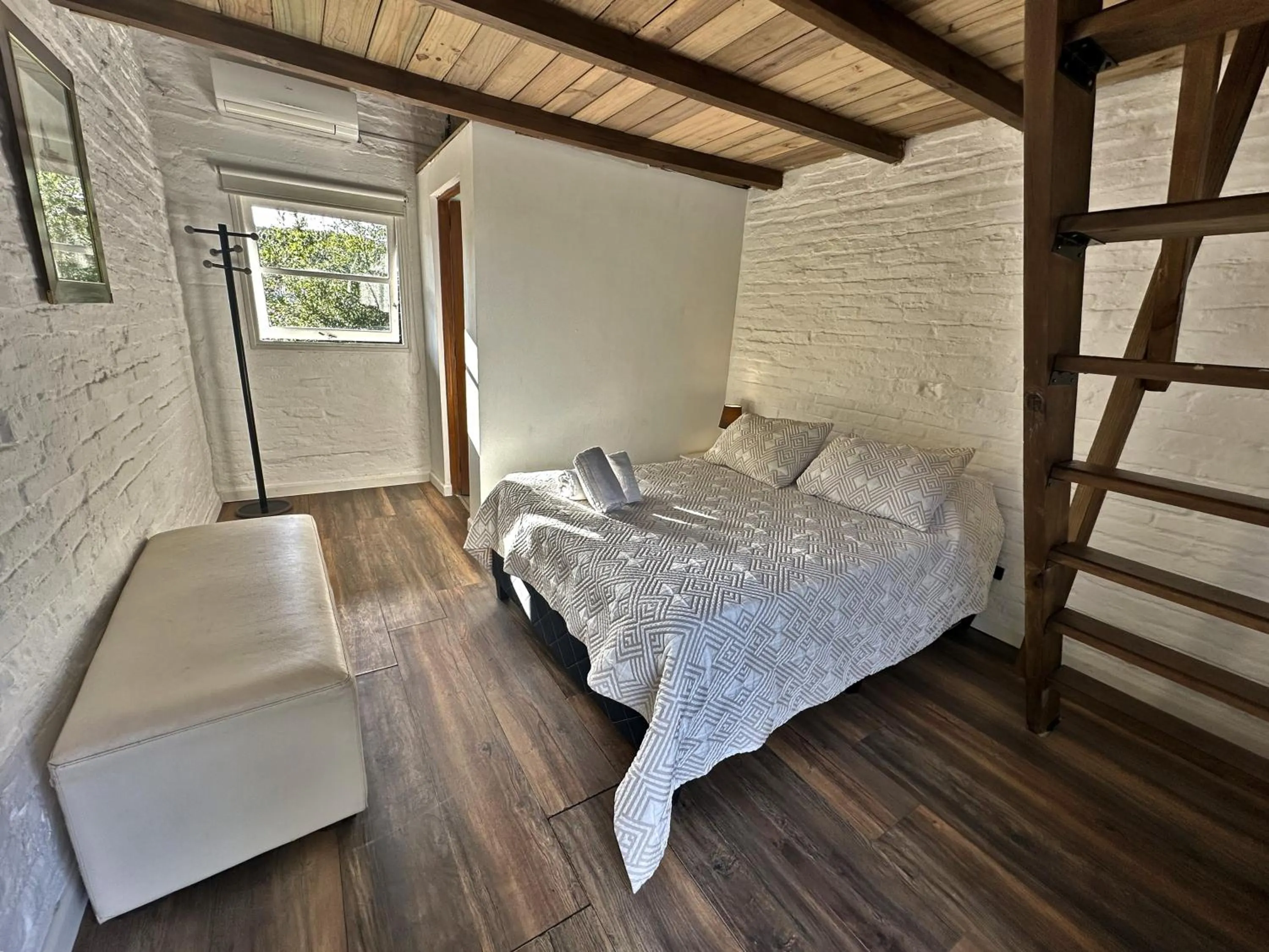 Duplex Quadruple Room in Villa Serrana - Mesón de las cañas