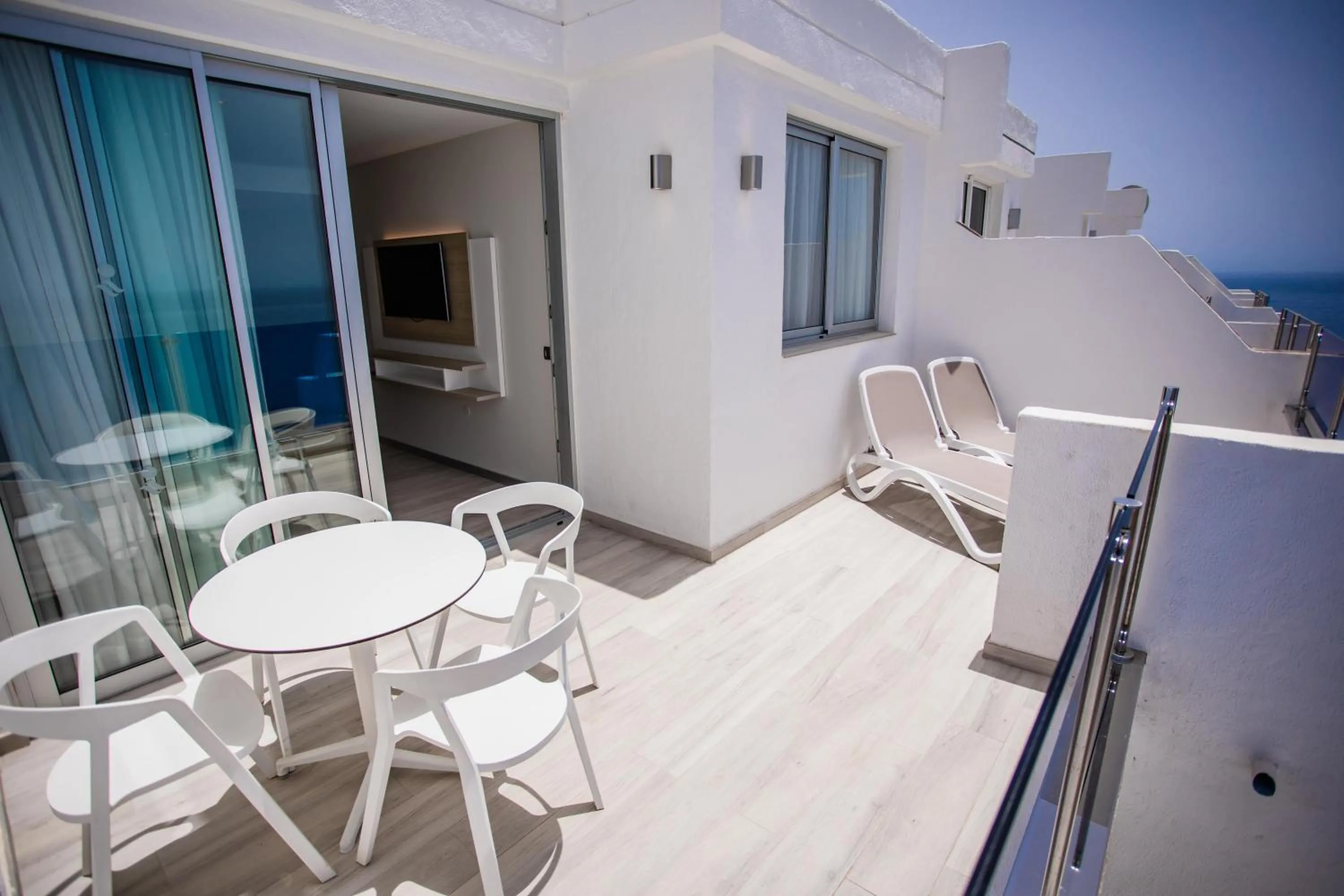 Photo of the whole room in Servatur Puerto Azul