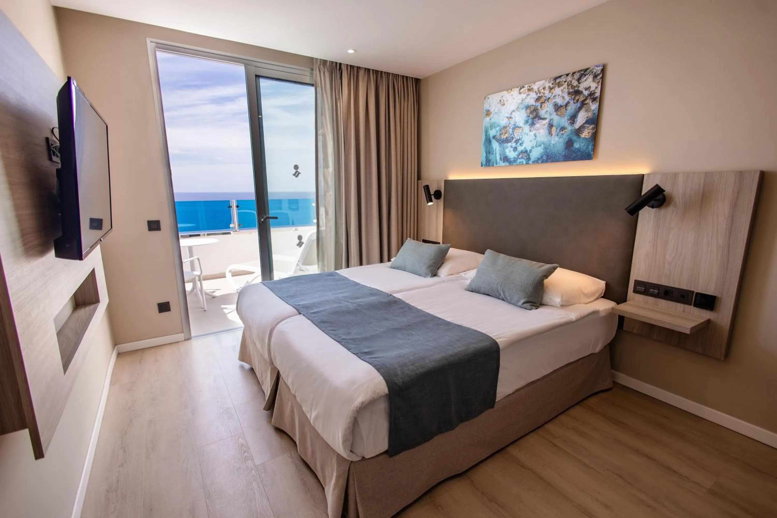 Photo of the whole room, Bed in Servatur Puerto Azul