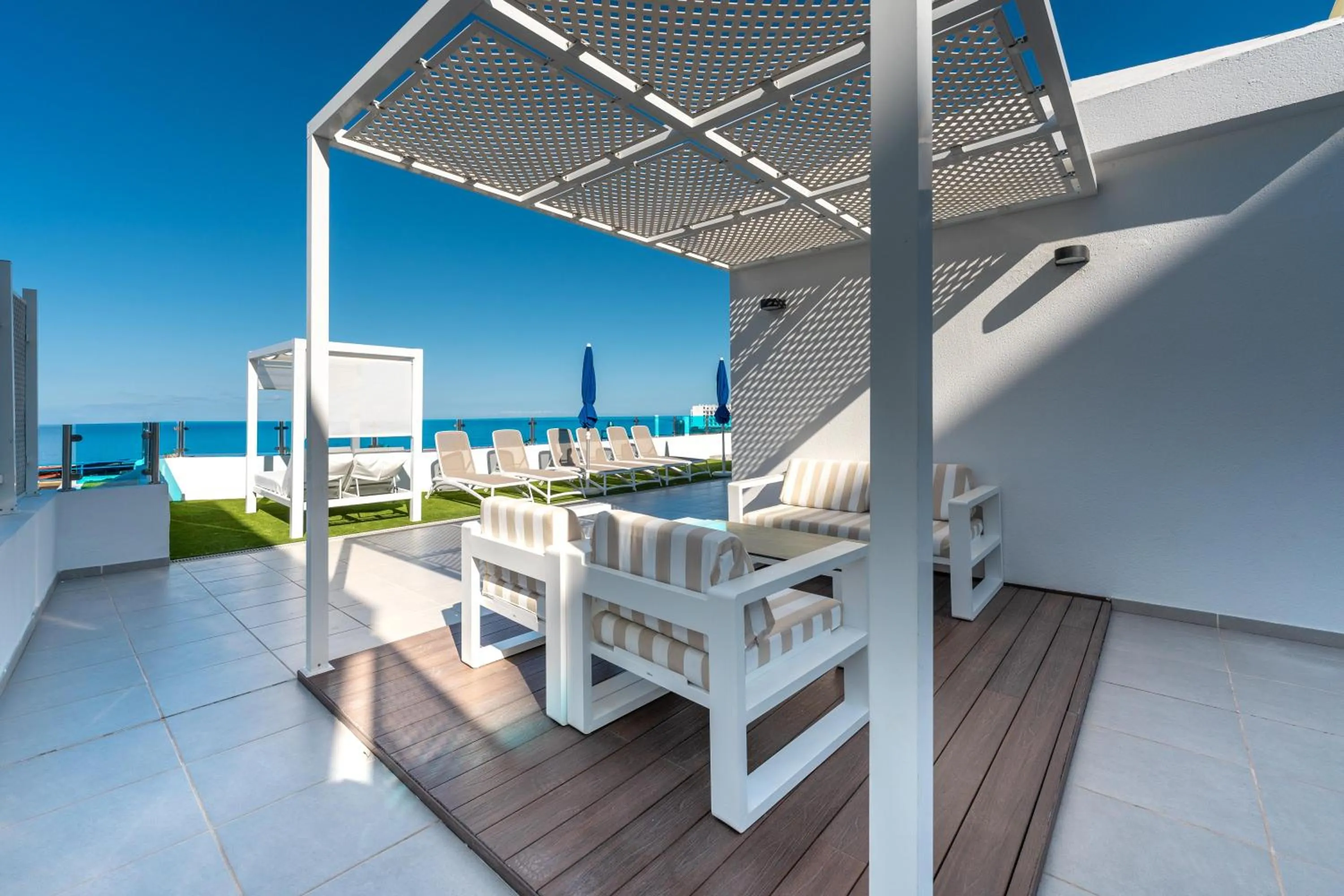 Photo of the whole room in Servatur Puerto Azul