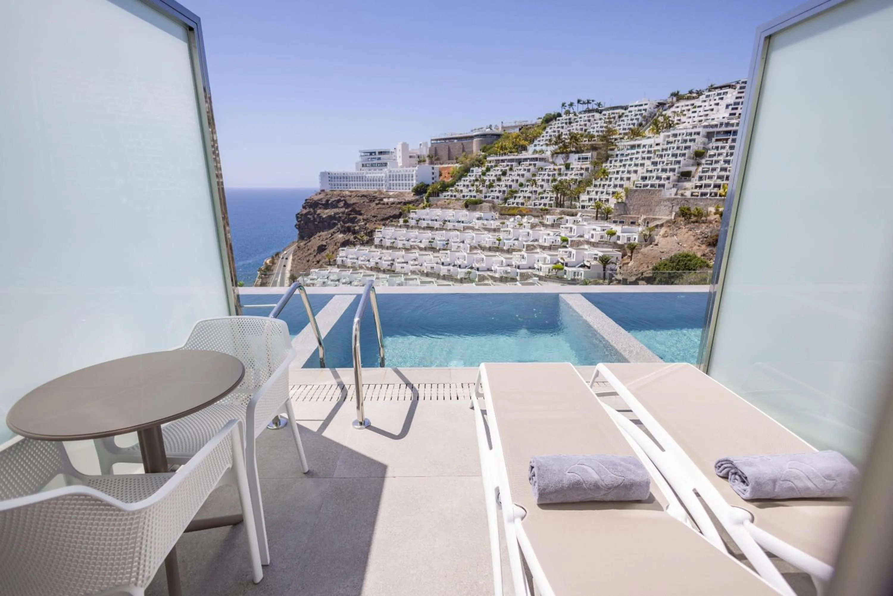 Photo of the whole room in Servatur Puerto Azul