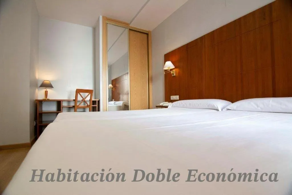 Bed in Hotel Hispania