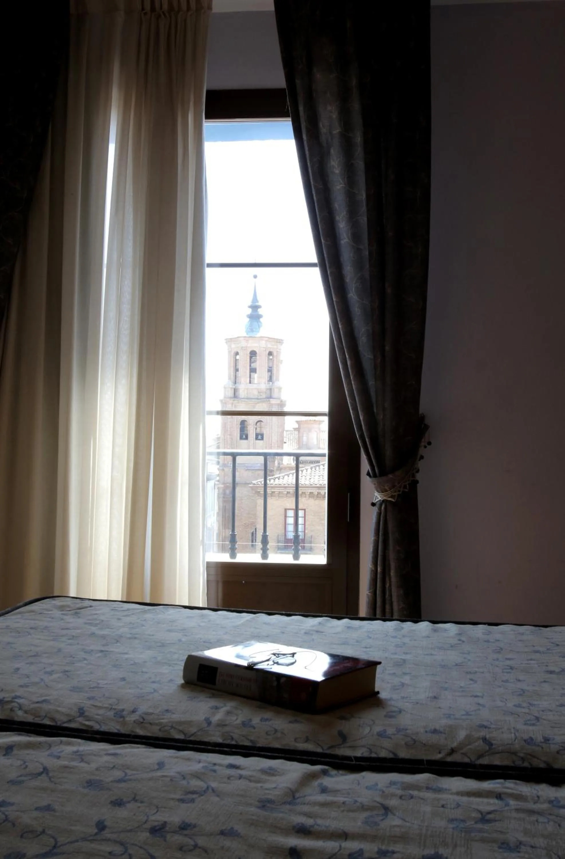 Nearby landmark, Bed in Hotel Hispania