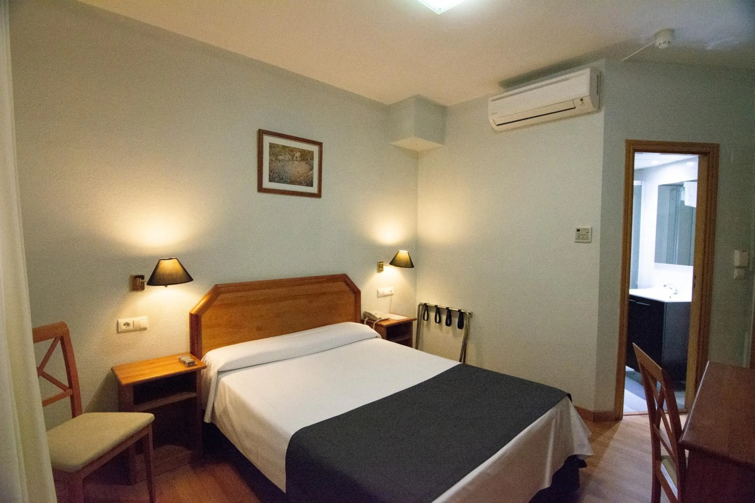 Bed in Hotel Hispania