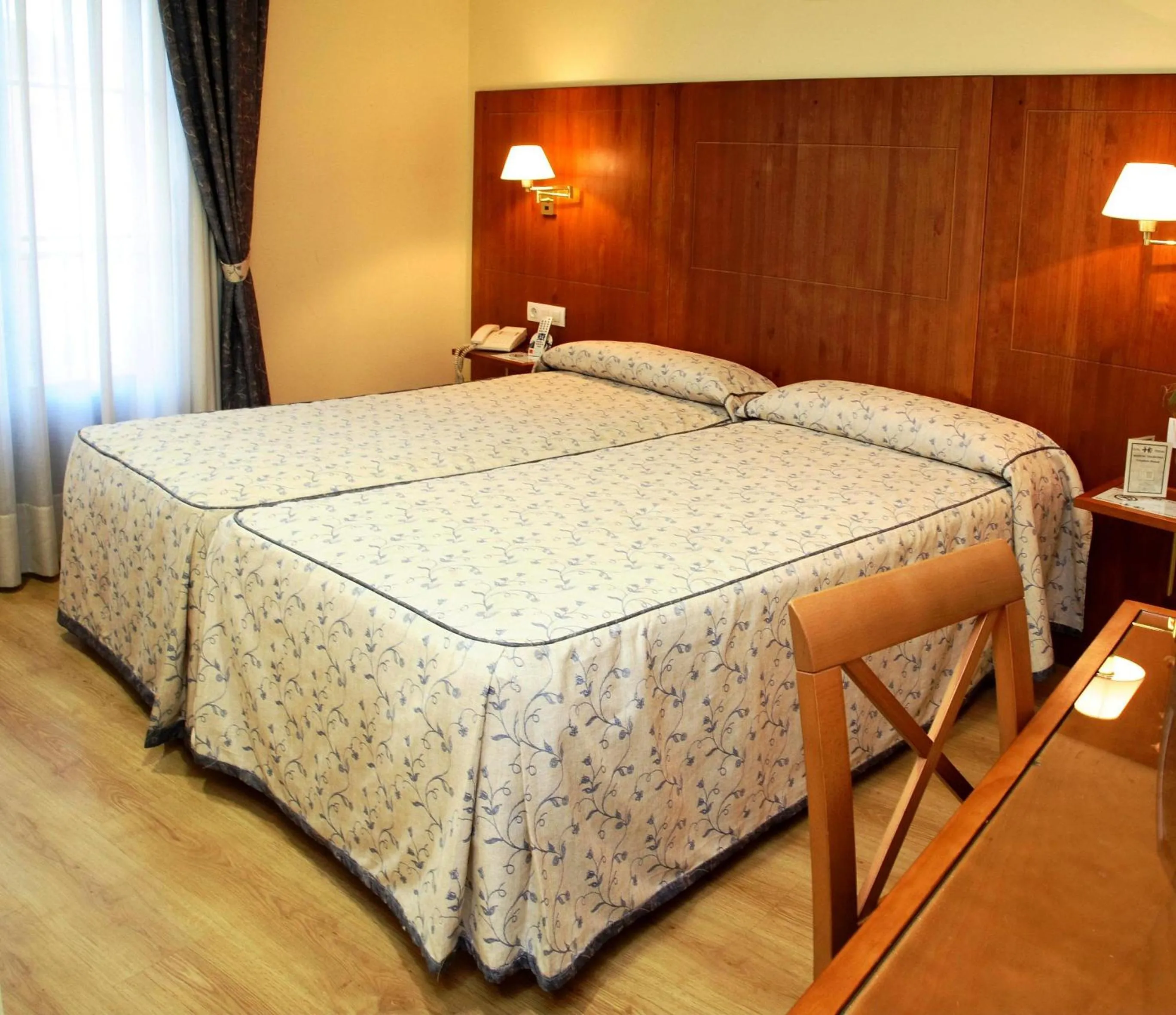 Bed in Hotel Hispania