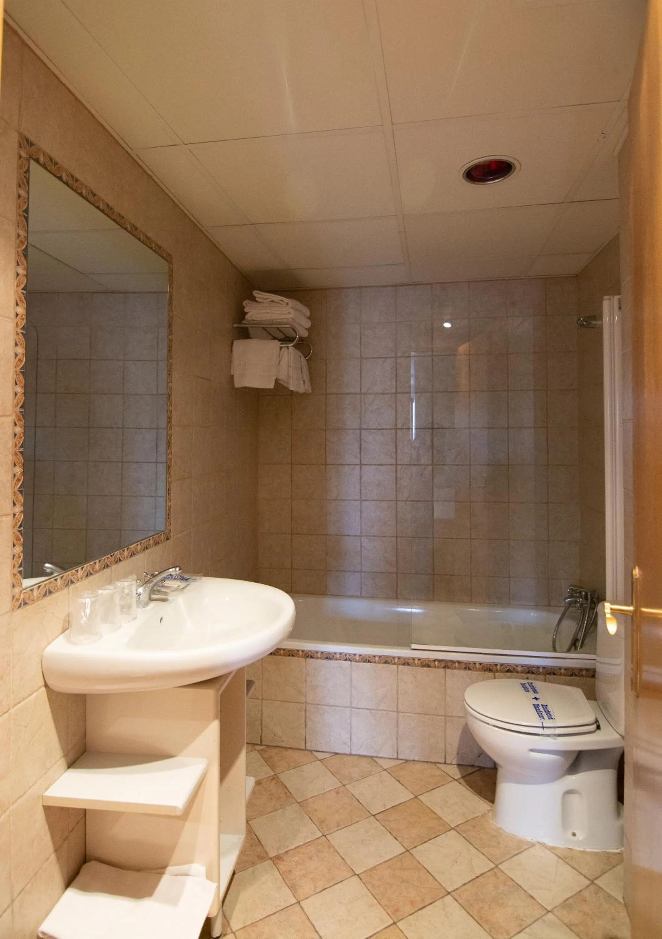 Toilet in Hotel Hispania