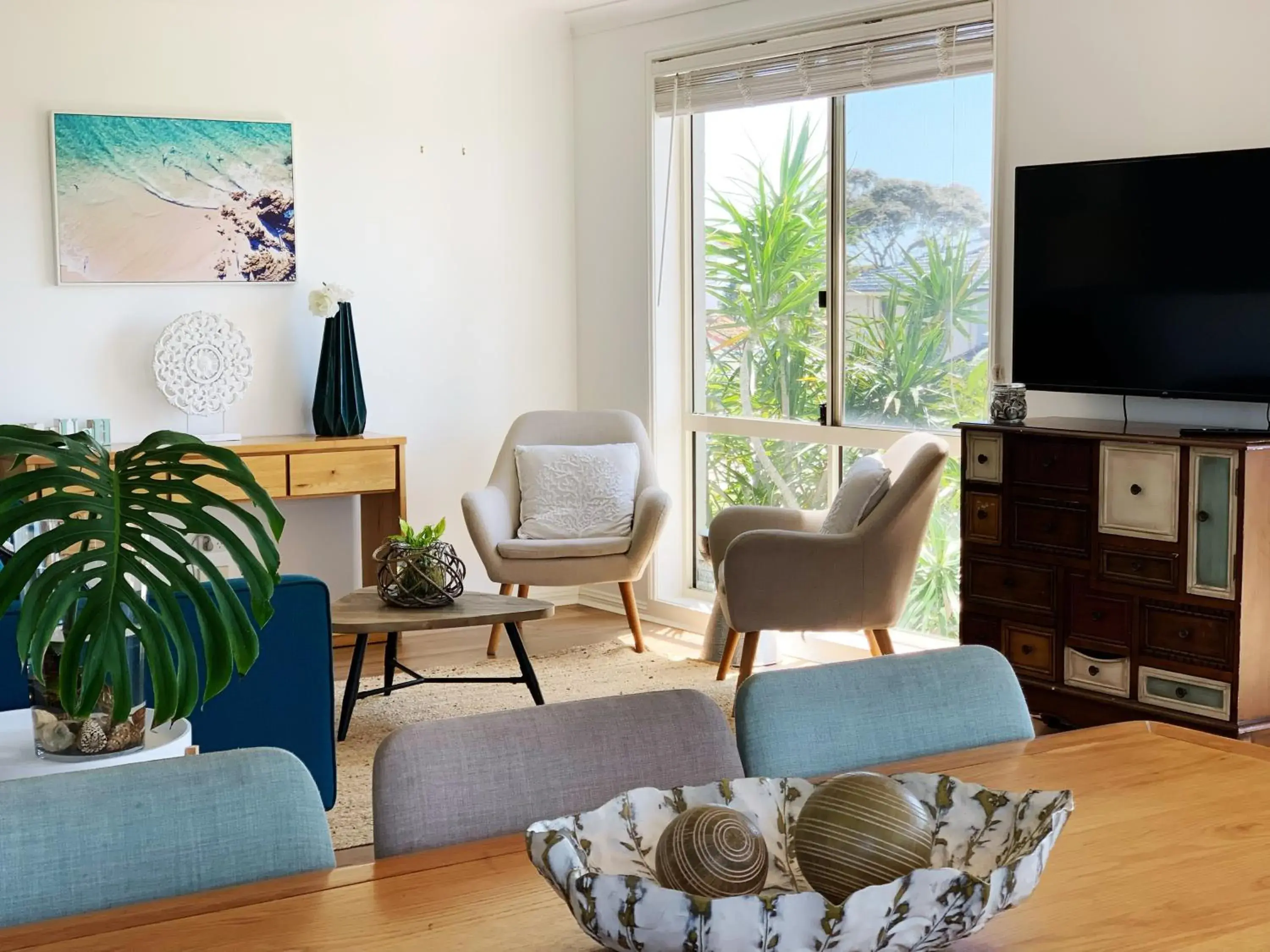 Five-Bedroom House in Cheerful/family friendly home with water views Five-Bedroom House in Cheerful/family friendly home with water views