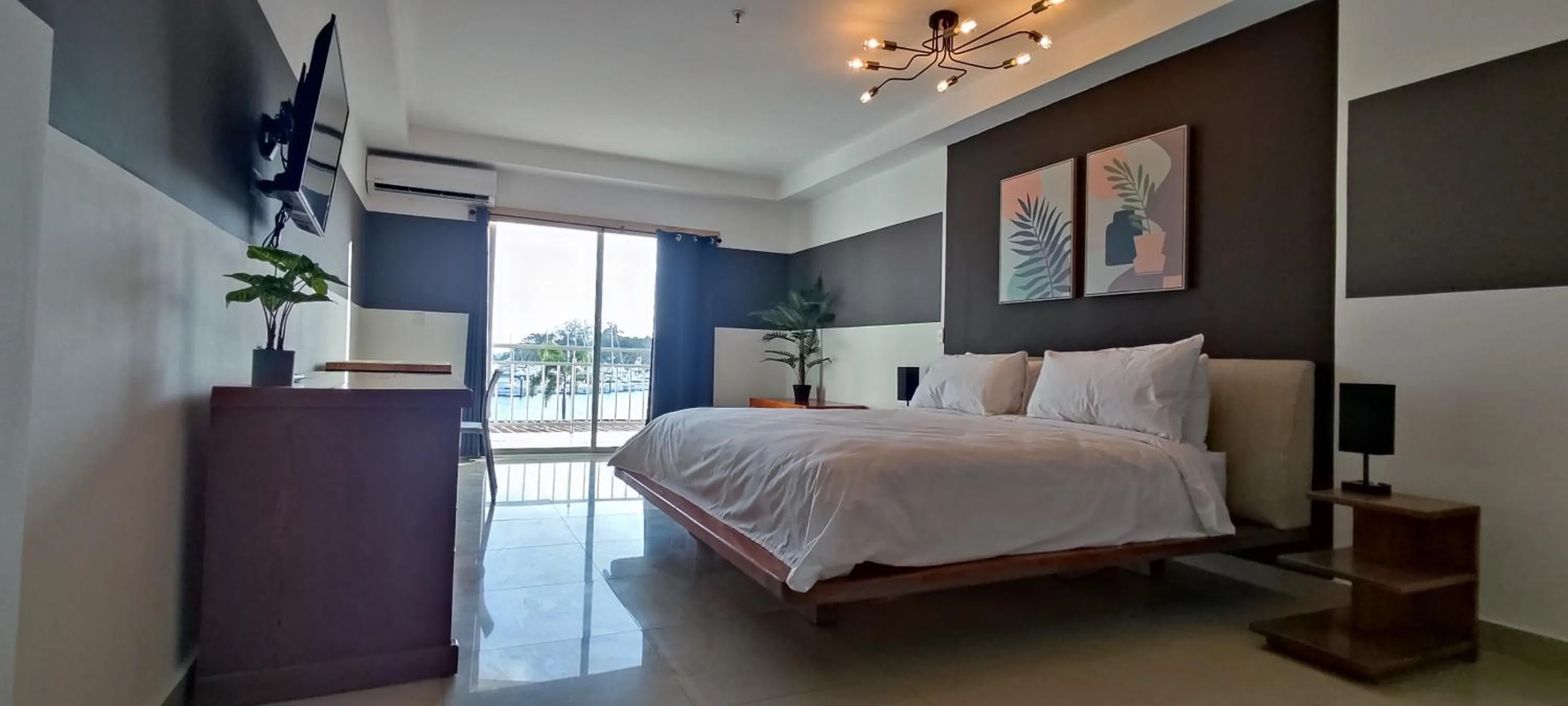 Bed in MARINN Tropical Vibes Hotel