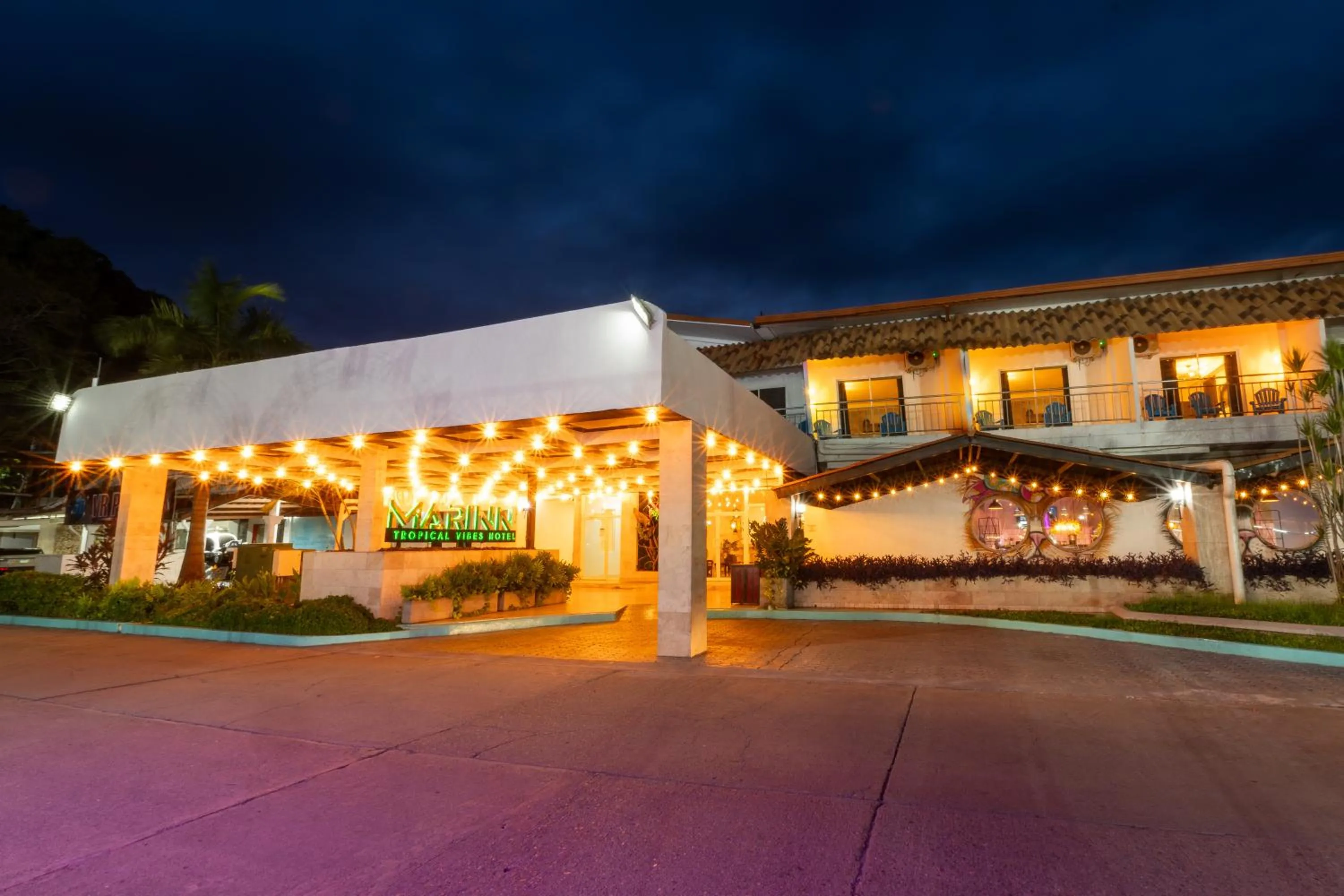 Property building in MARINN Tropical Vibes Hotel