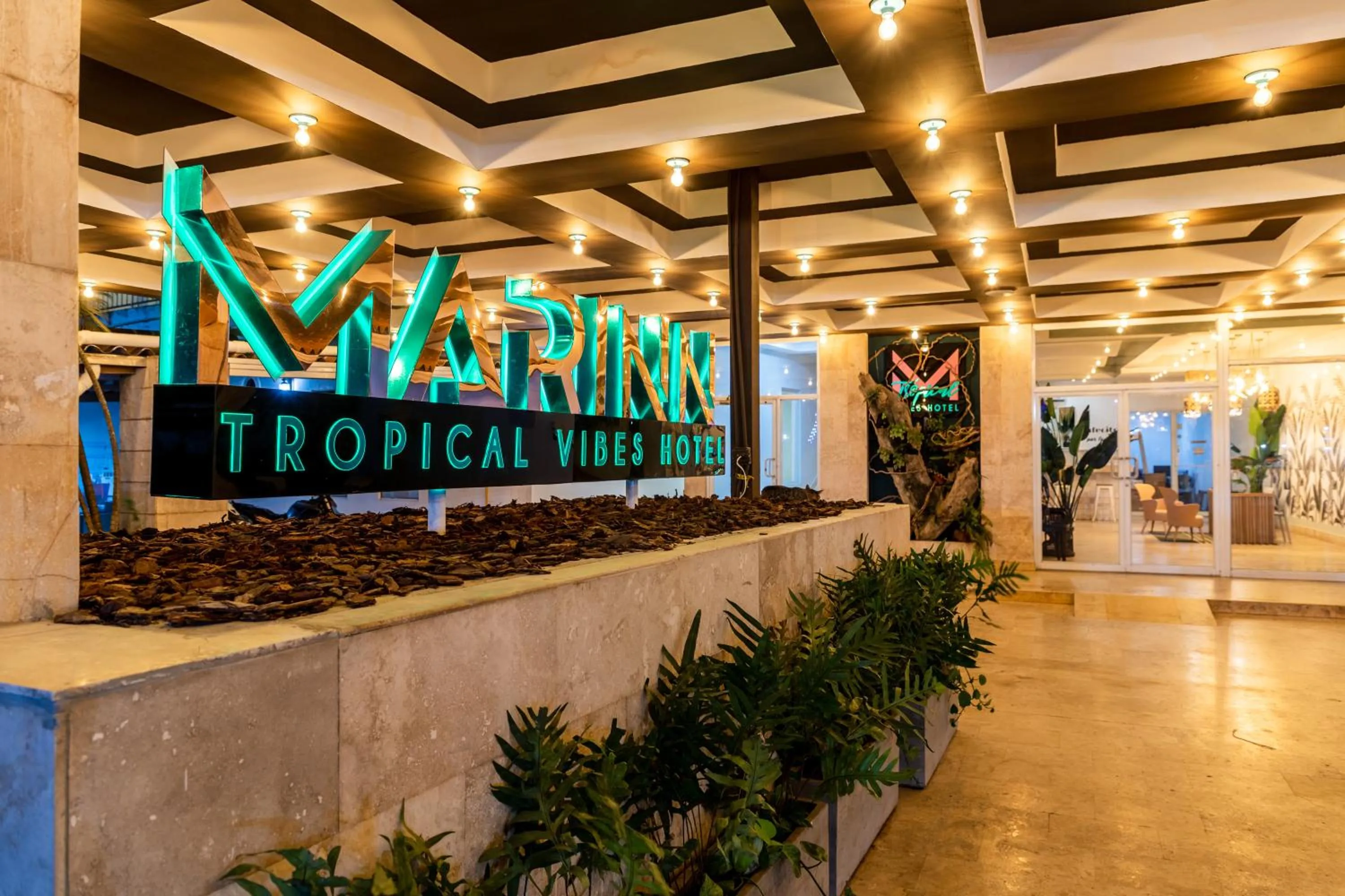 MARINN Tropical Vibes Hotel