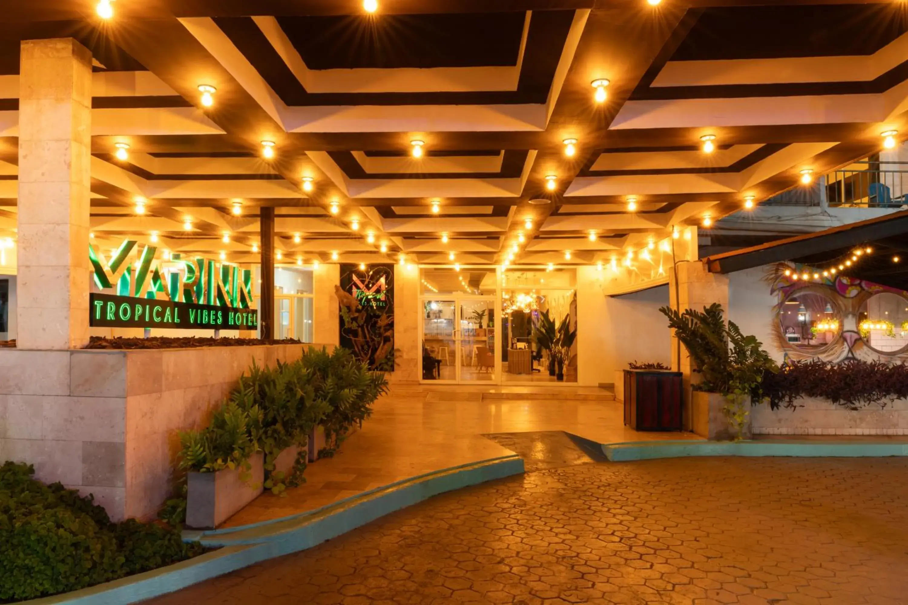 Property building in MARINN Tropical Vibes Hotel Property building in MARINN Tropical Vibes Hotel